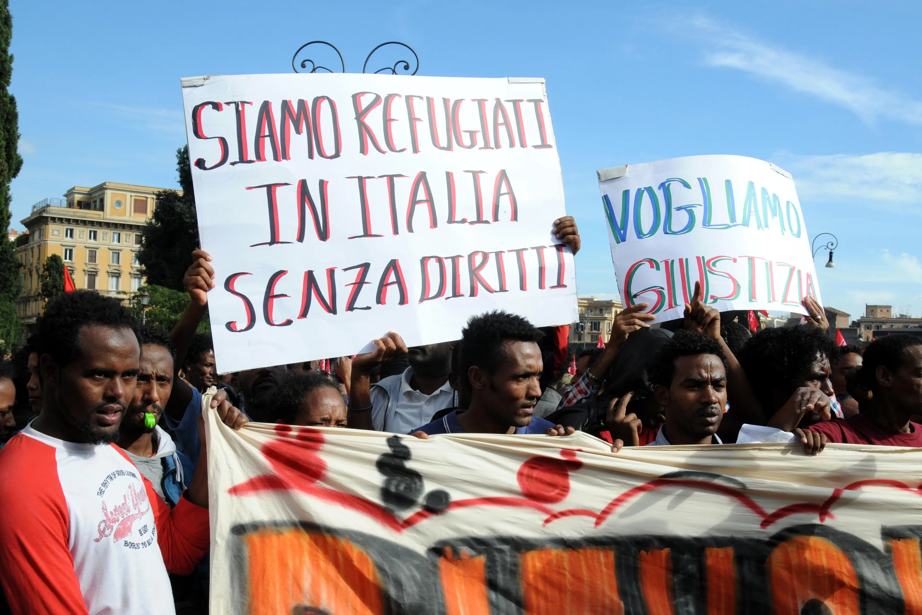 Immigrazione, parola d'ordine: escluderli dai diritti