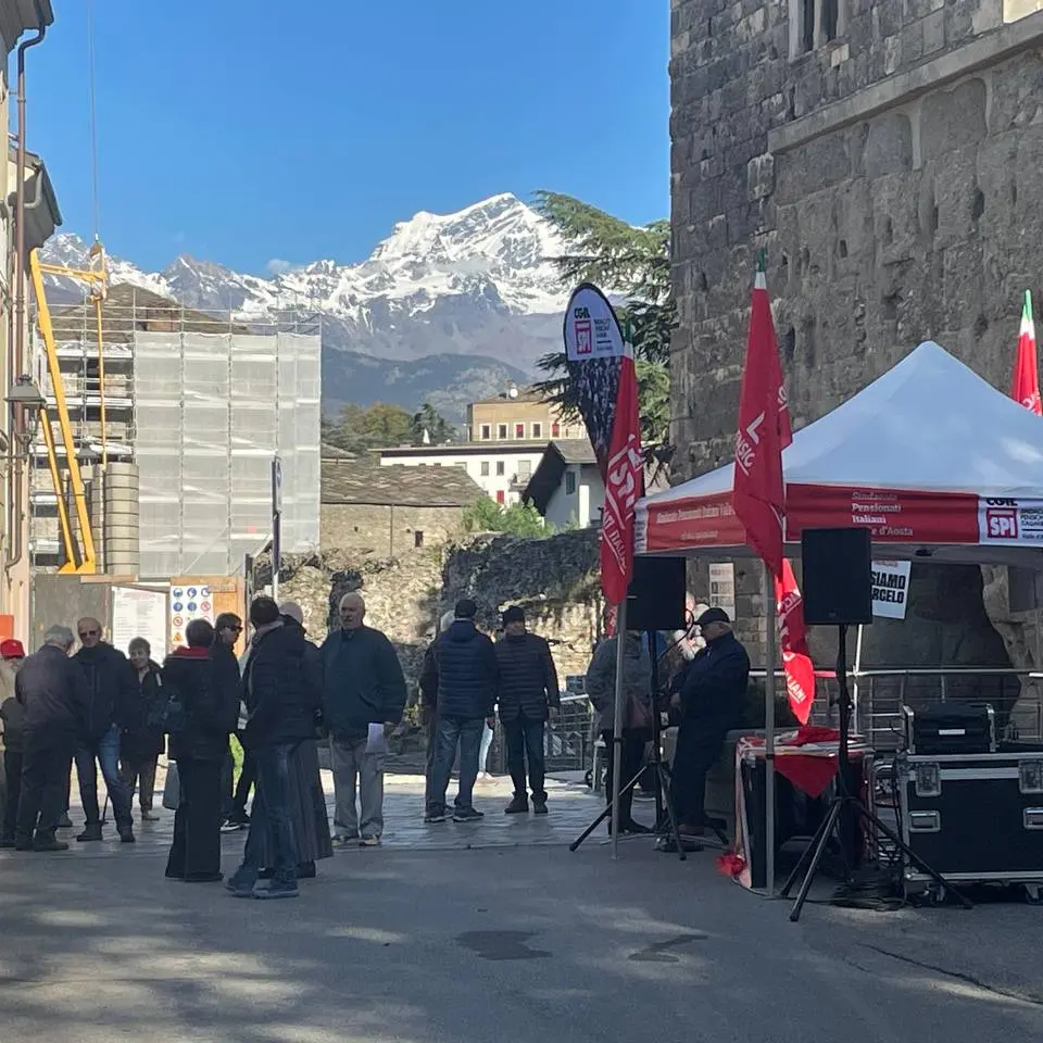 Aosta, piazza piena per lo Spi Cgil