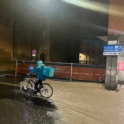 Mai più rider sotto pioggia o caldo estremi