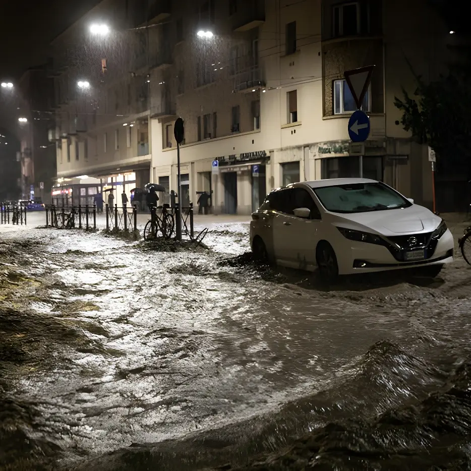 Rider al lavoro sotto il diluvio a Bologna. Ecco le ragioni dell’esposto Cgil