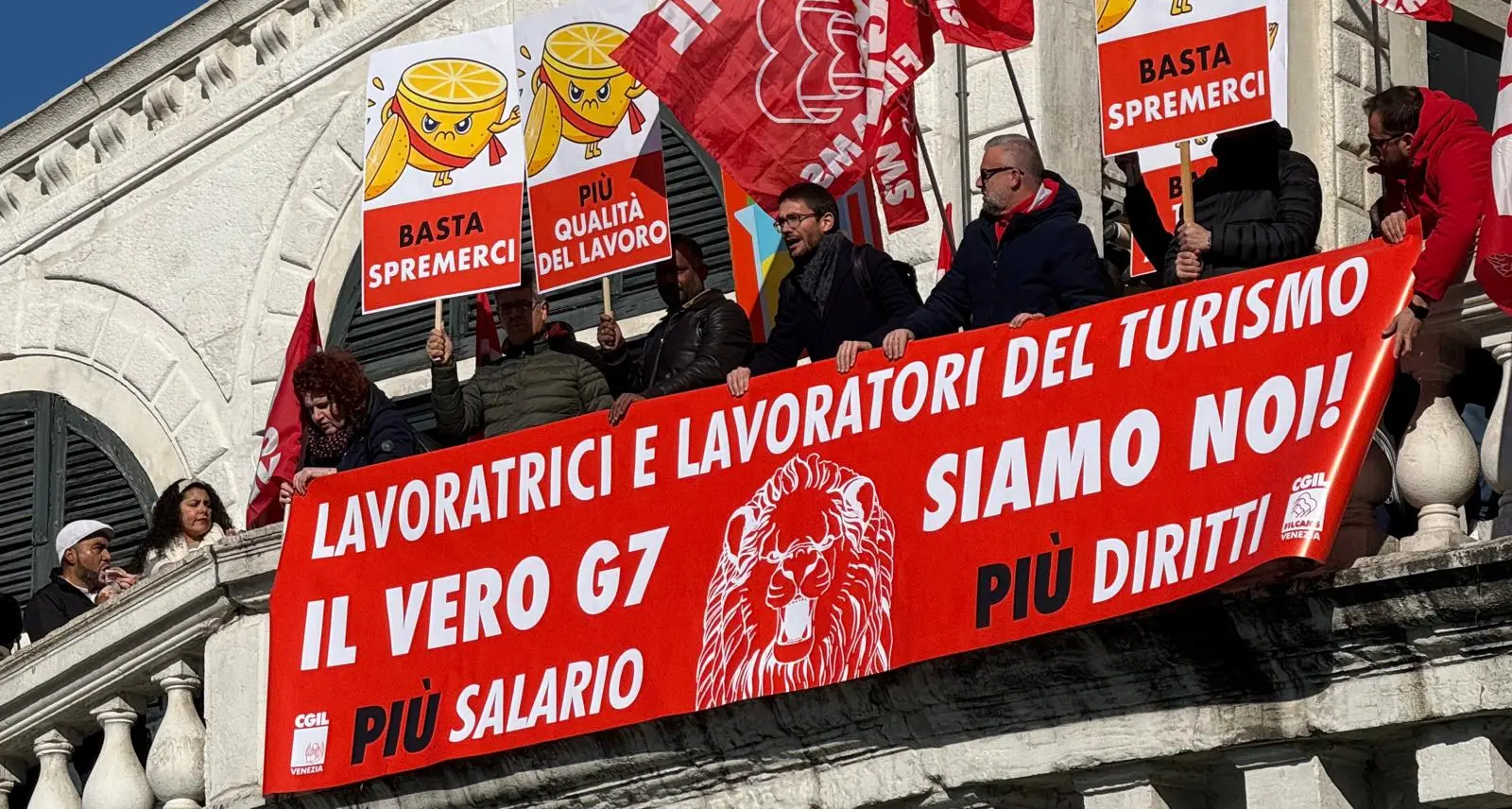 Flashmob Cgil a Venezia, aumentano i lavoratori del turismo, ma i contratti sono fermi