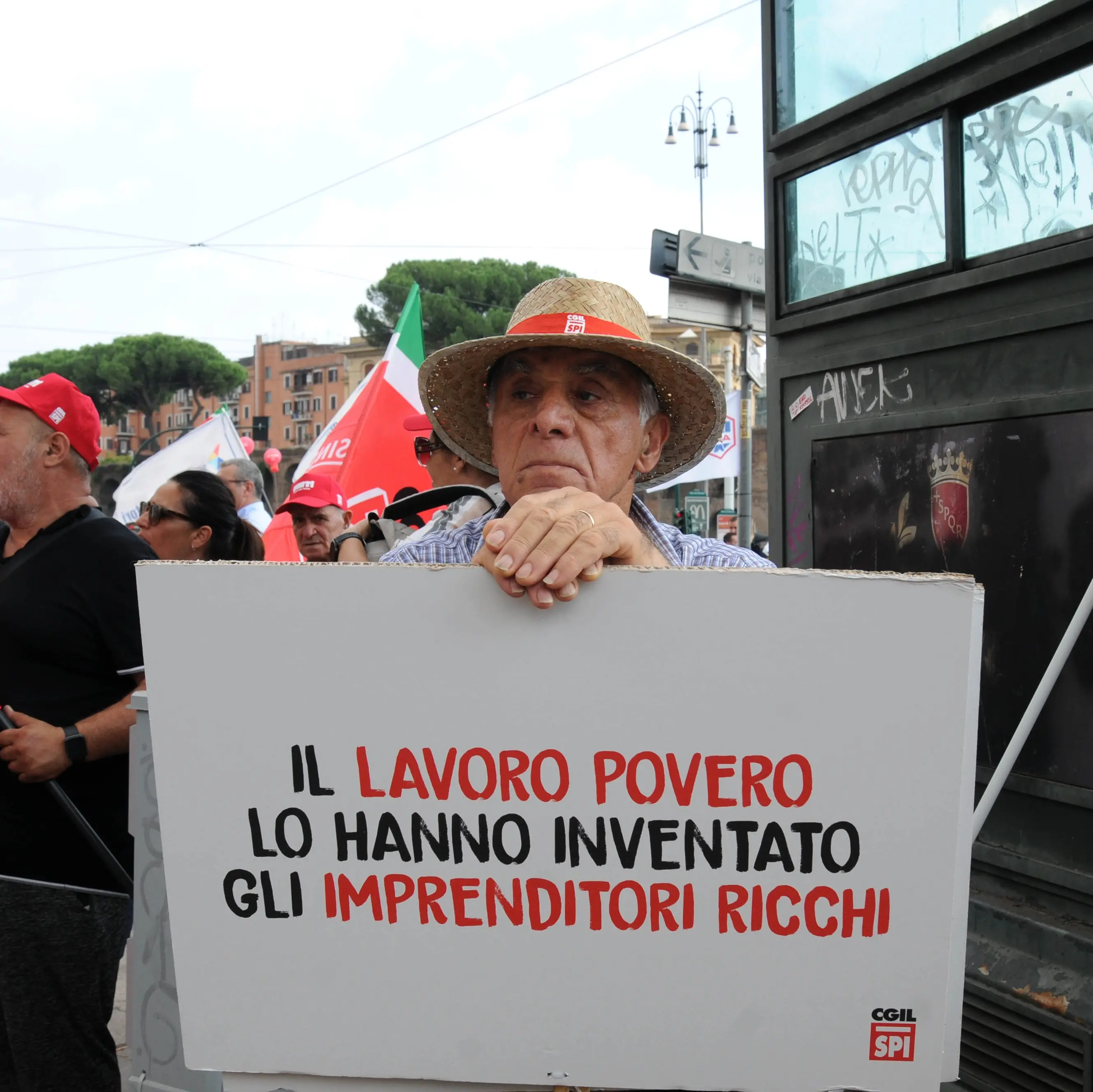 Poveri pur lavorando: lo dice l’Eurostat