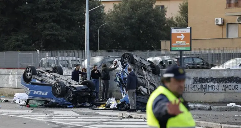 A Roma poliziotto perde la vita prima dell’alba in uno scontro tra volanti