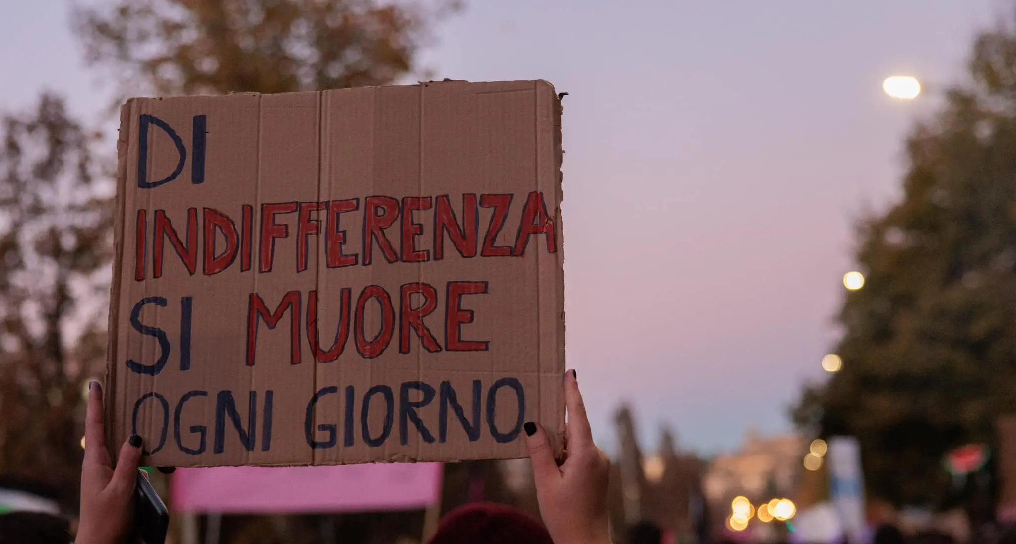 Sul lavoro la violenza contro le donne è doppia