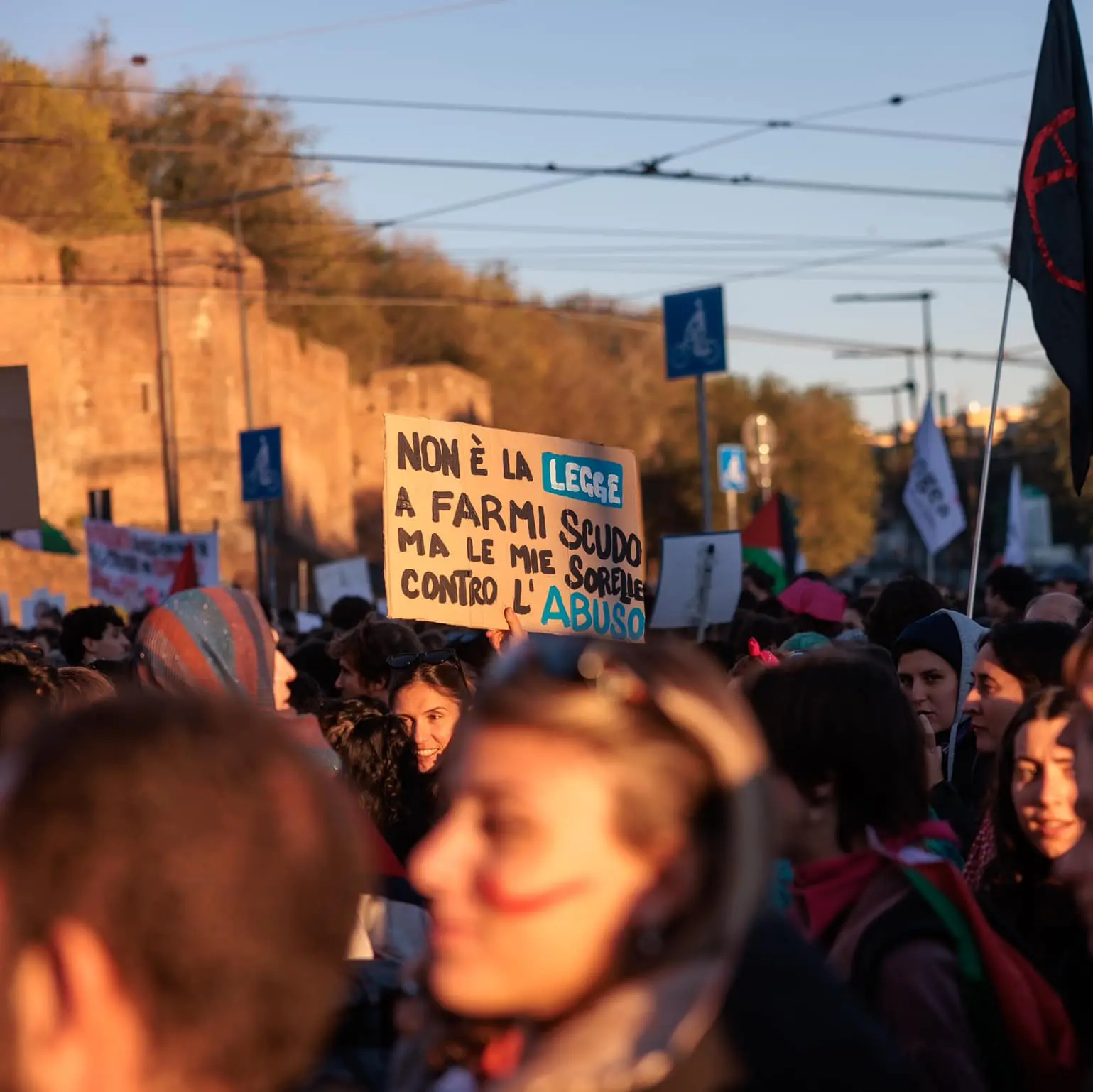 “Stereotipi di un patriarcato ancora vivo”