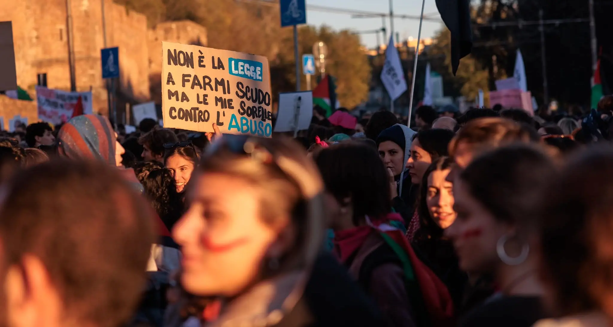 “Stereotipi di un patriarcato ancora vivo”