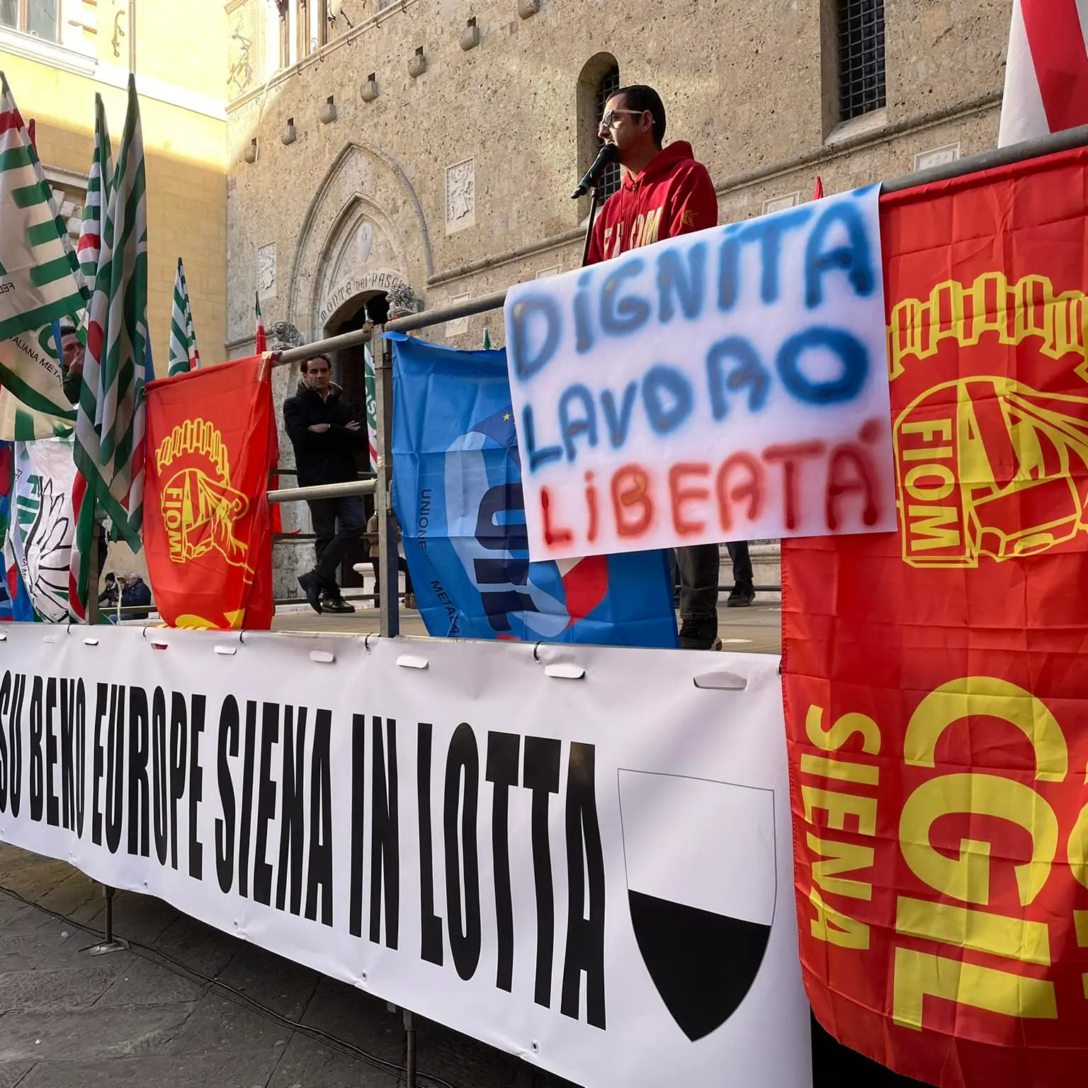 Beko: in 400 al corteo di Siena contro la chiusura