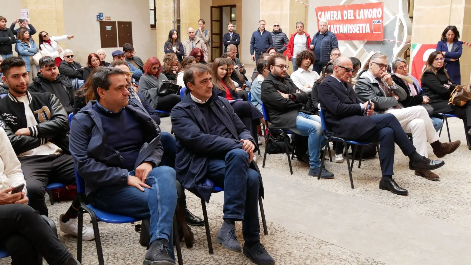 Giovani: tra emigrazione e voglia di restare (o di tornare). Indagine della Cgil Sicilia