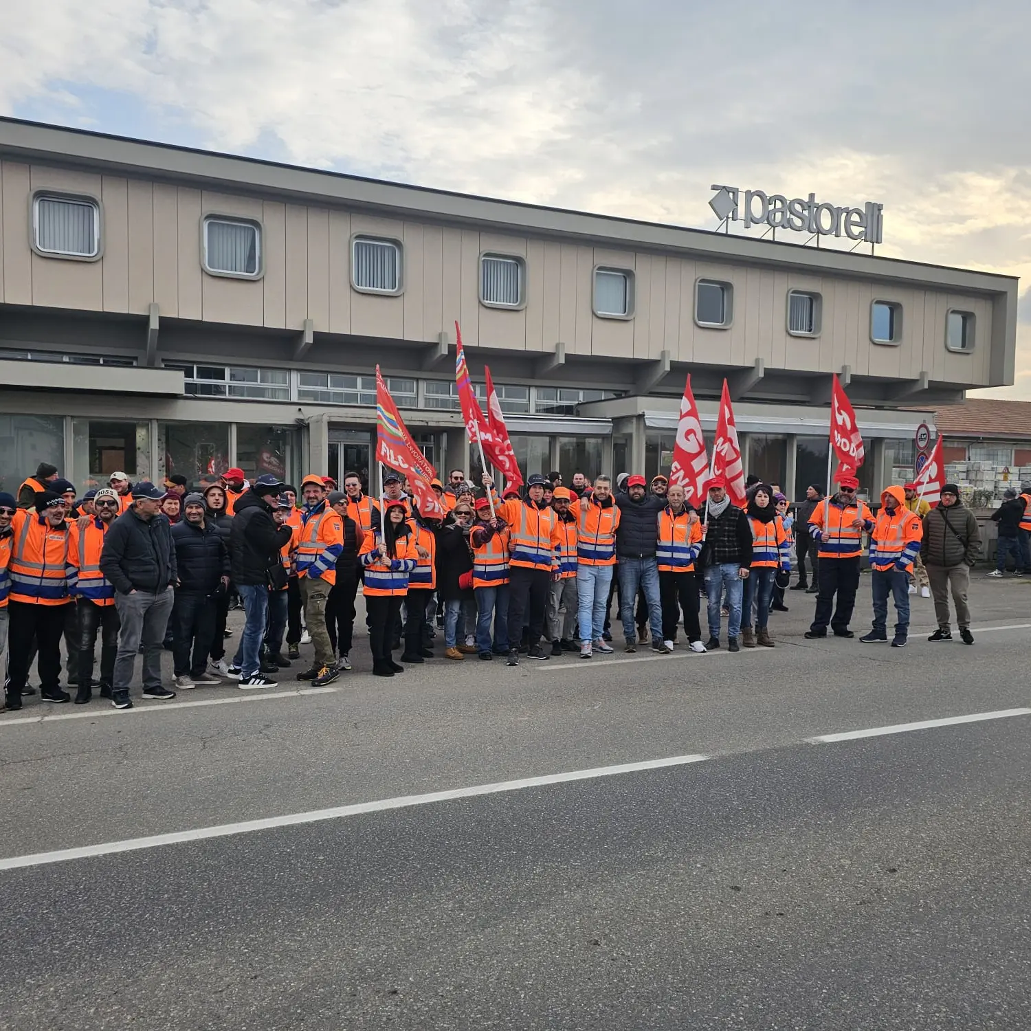 Modena, sciopero Filctem alle Ceramiche Del Conca di Savignano sul Panaro