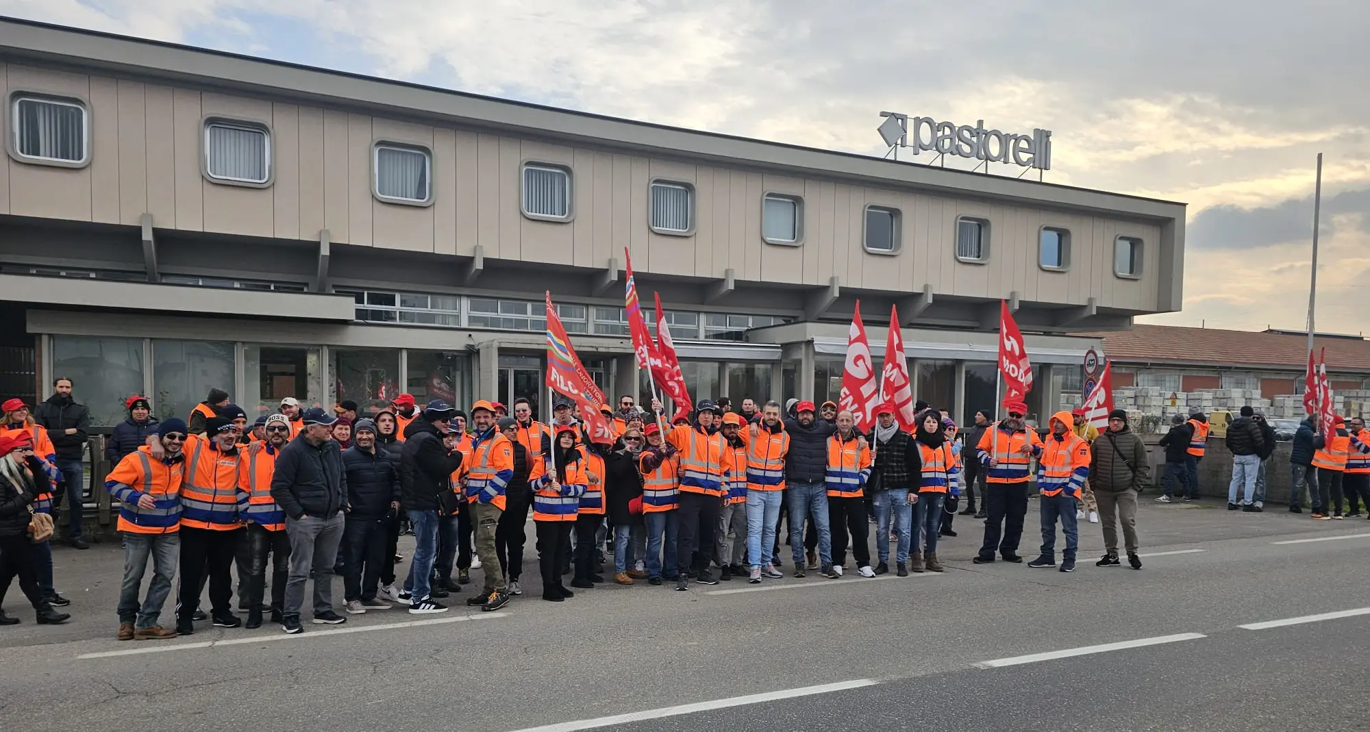 Modena, sciopero Filctem alle Ceramiche Del Conca di Savignano sul Panaro