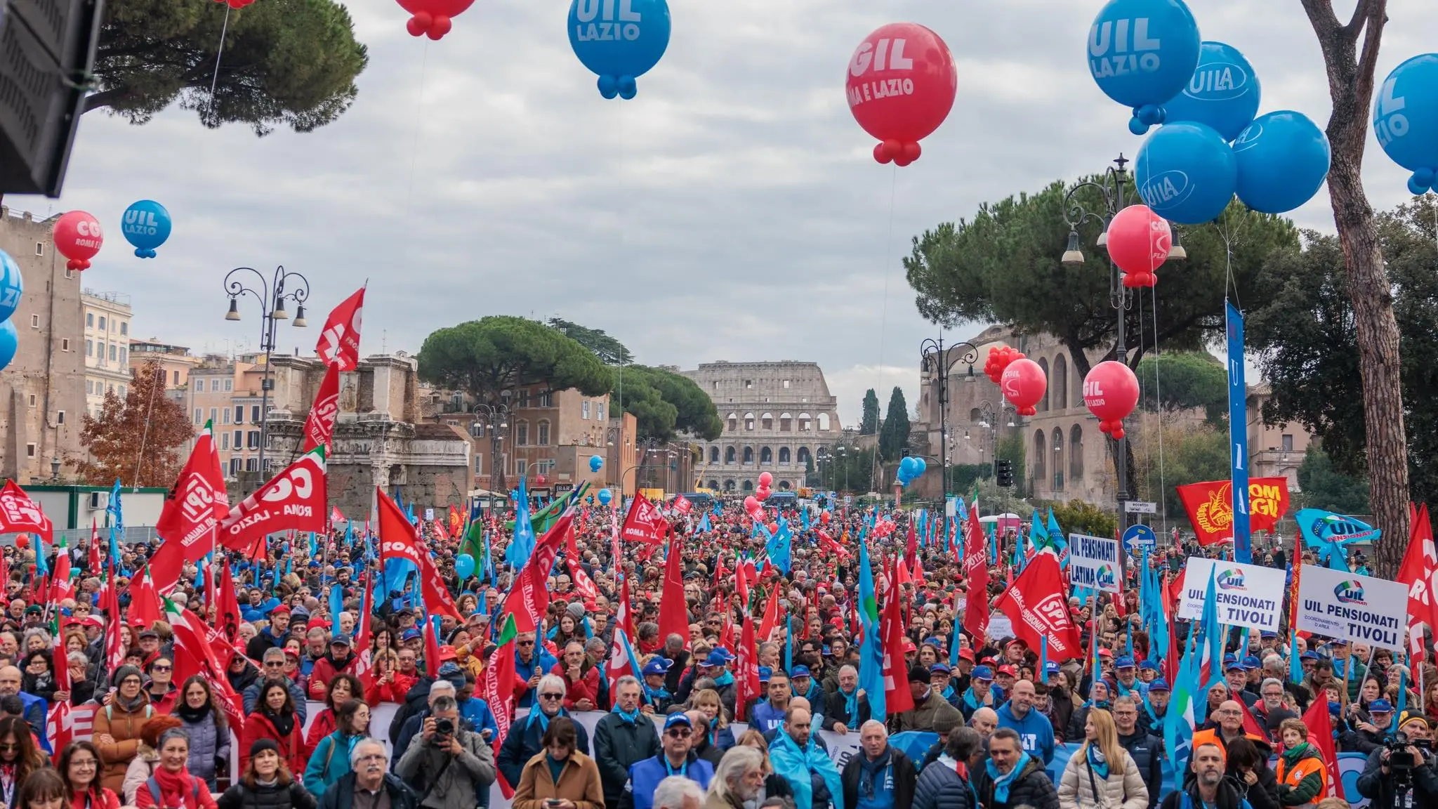 <p>Foto di Matteo Oi dal palco della manifestazione di Roma</p>\\n