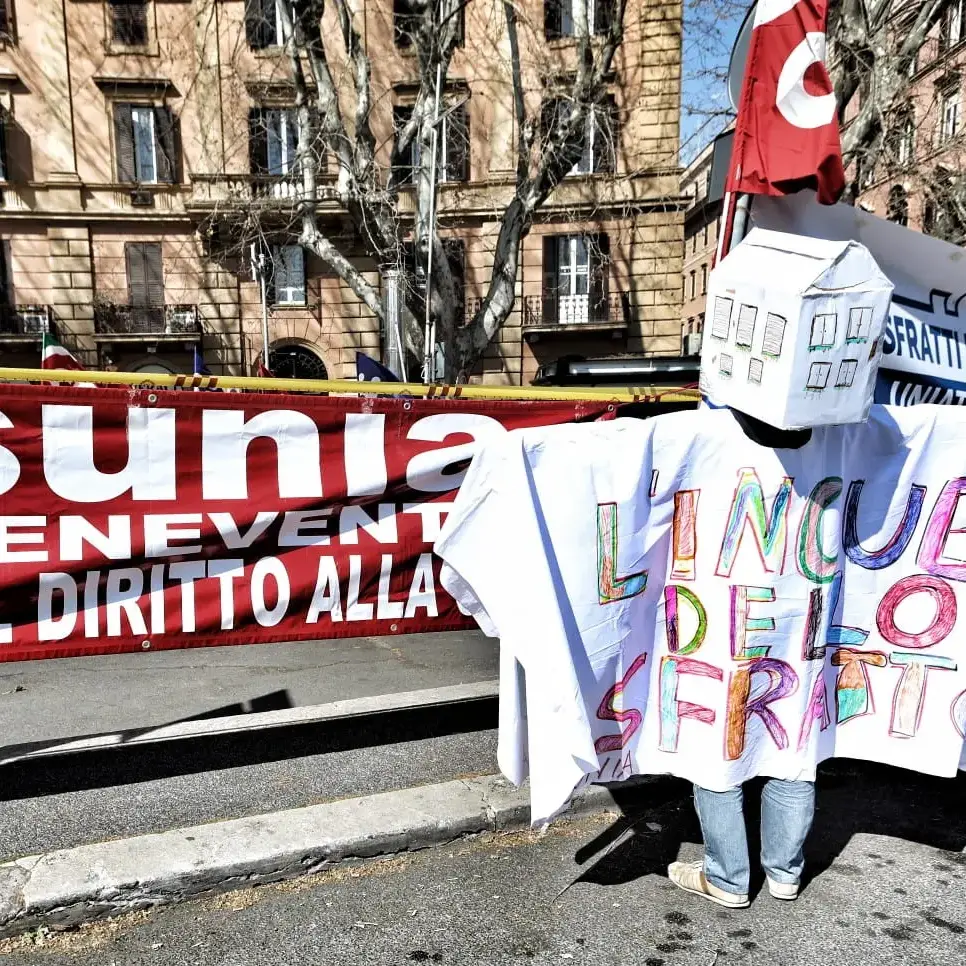 Emergenza abitativa: un’assemblea per parlare a un governo sordo