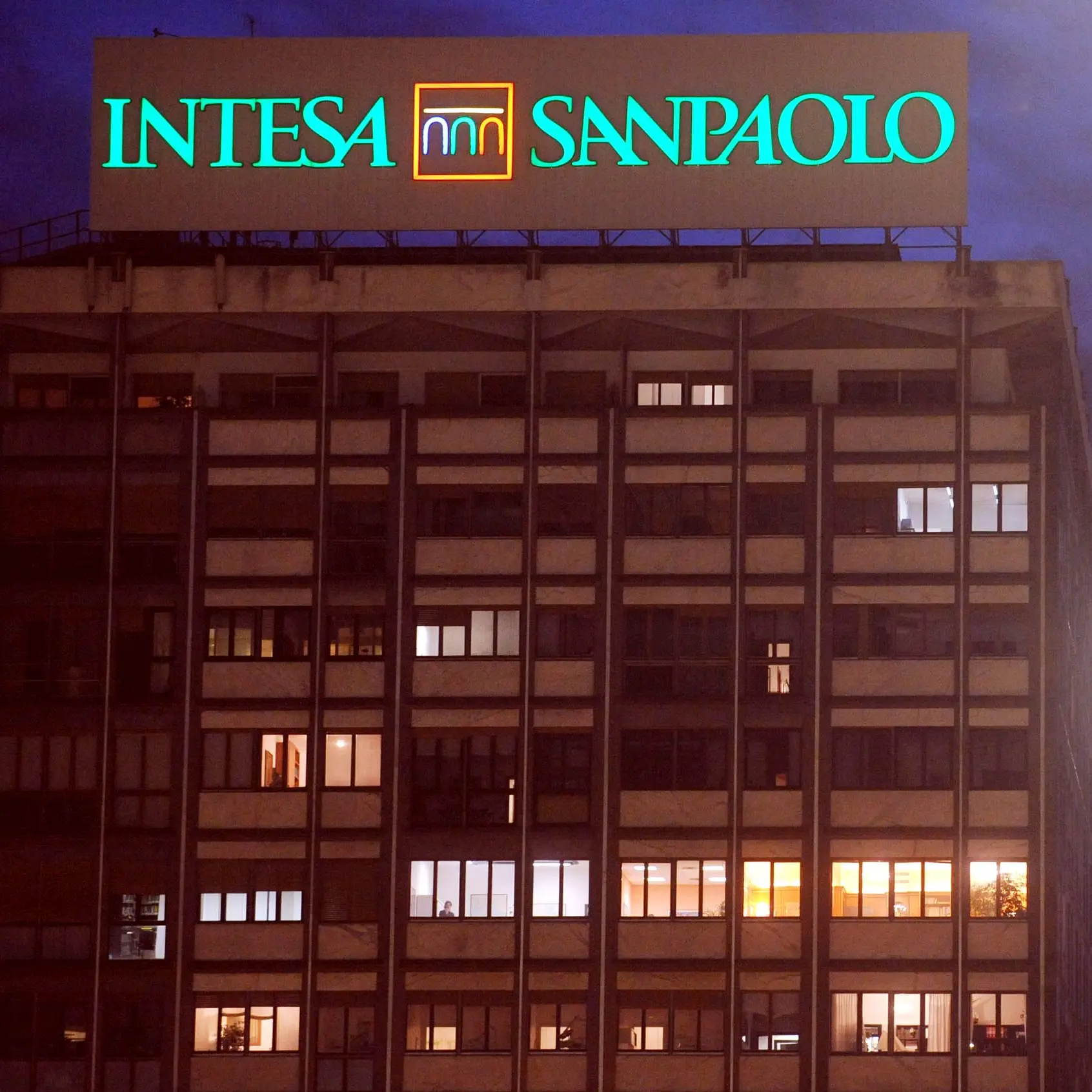 Banche: crescono gli utili, cala l’occupazione