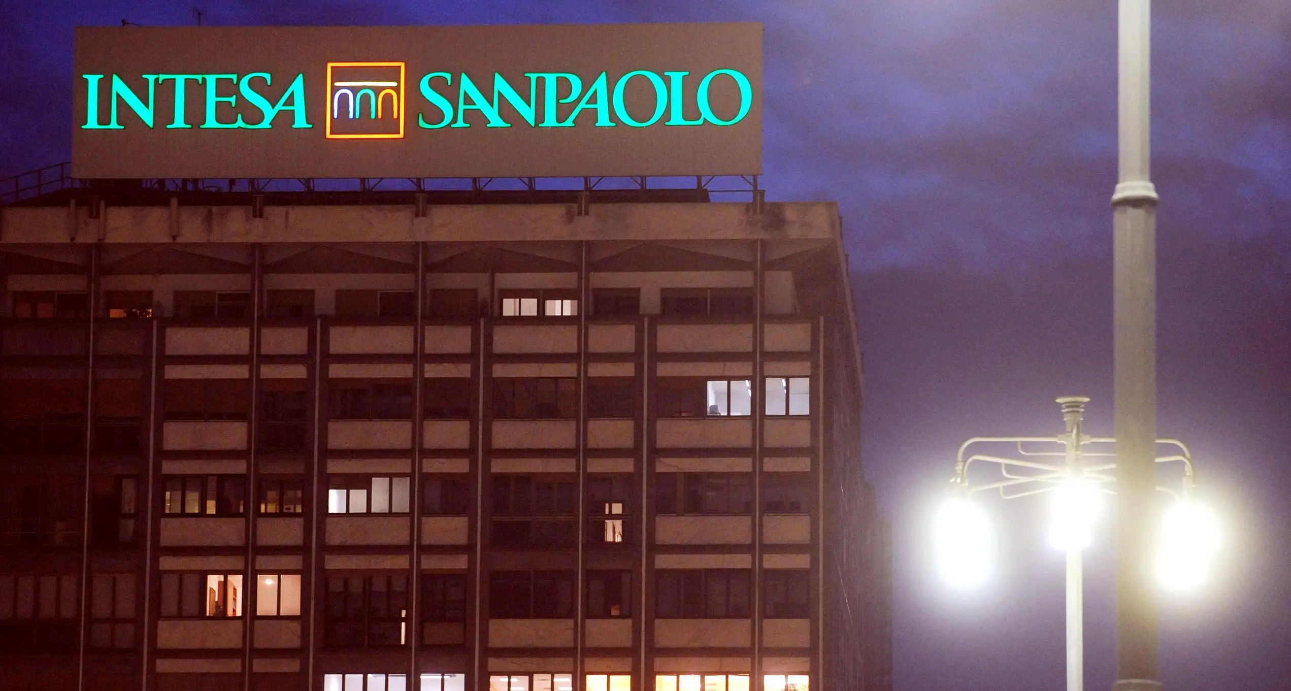 Banche: crescono gli utili, cala l’occupazione