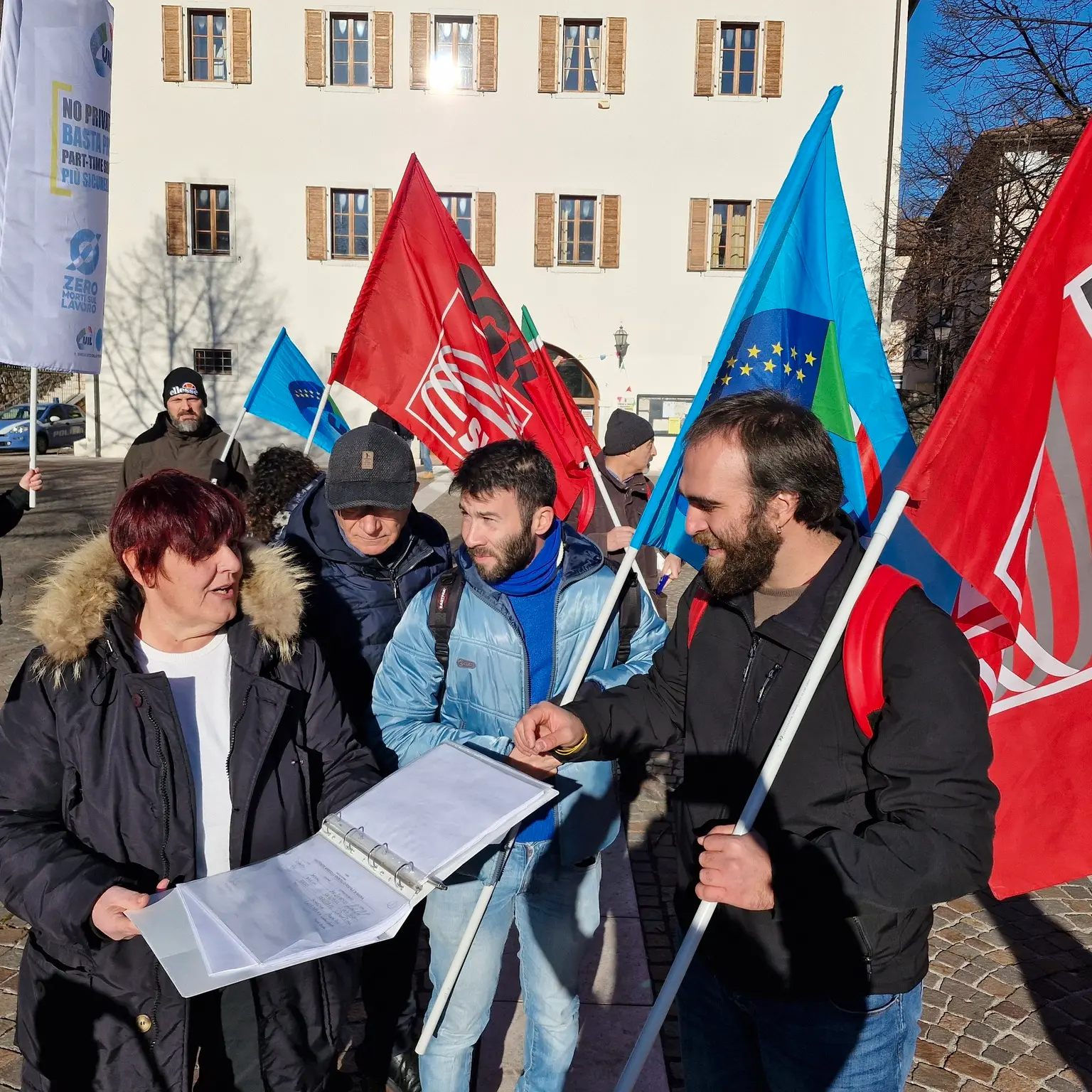 Trento, presidio Cgil Uil contro la chiusura di quattro uffici postali