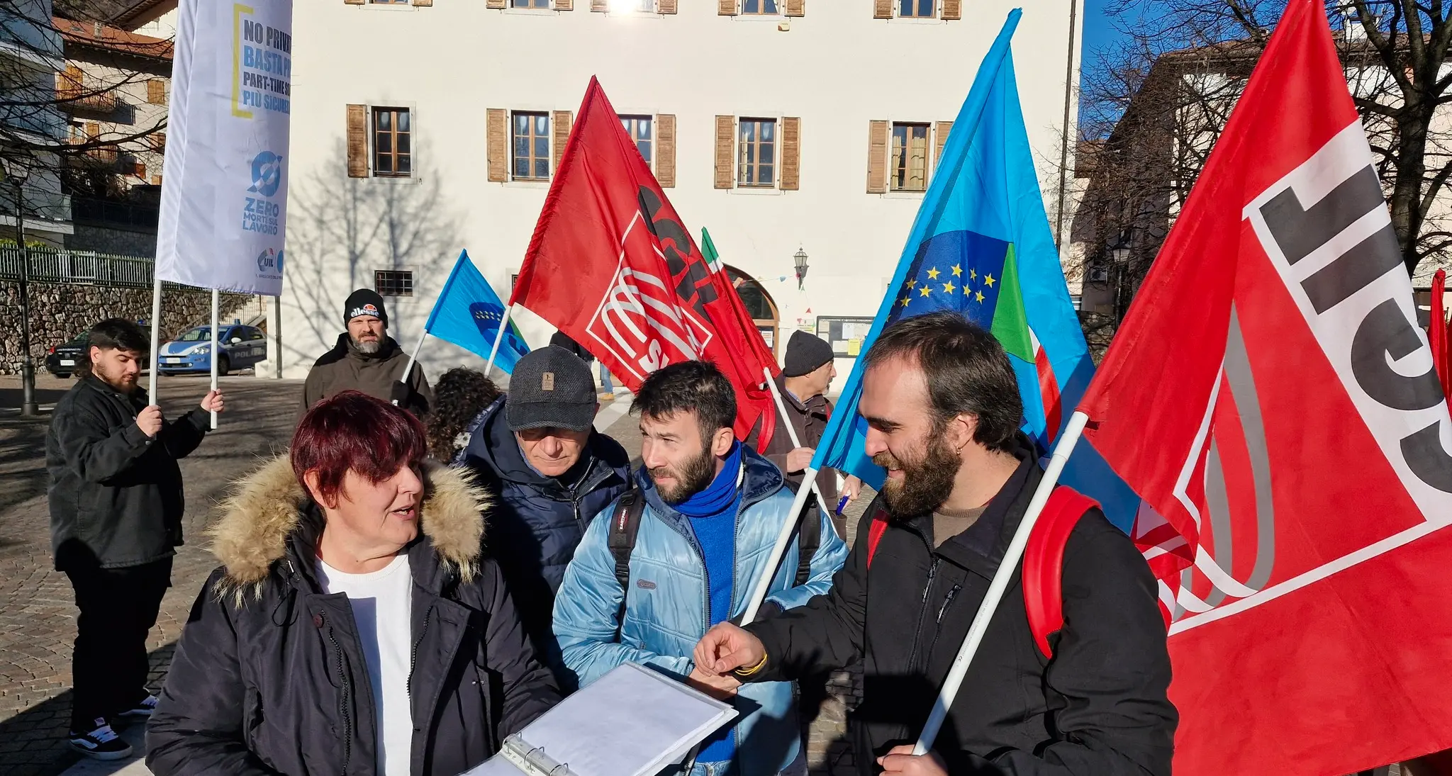 Trento, presidio Cgil Uil contro la chiusura di quattro uffici postali