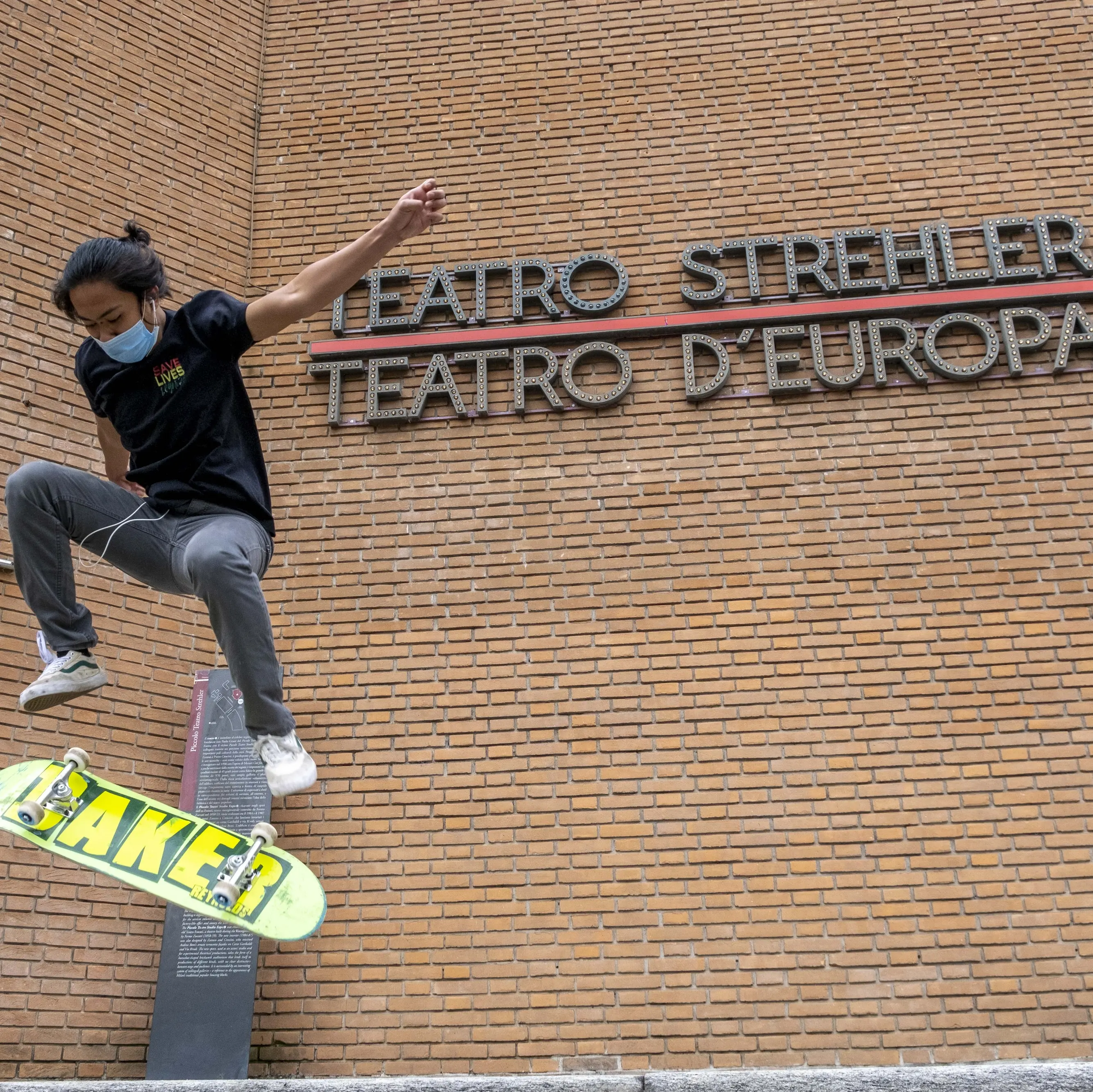 Teatro, il Piccolo si fa grande e sciopera