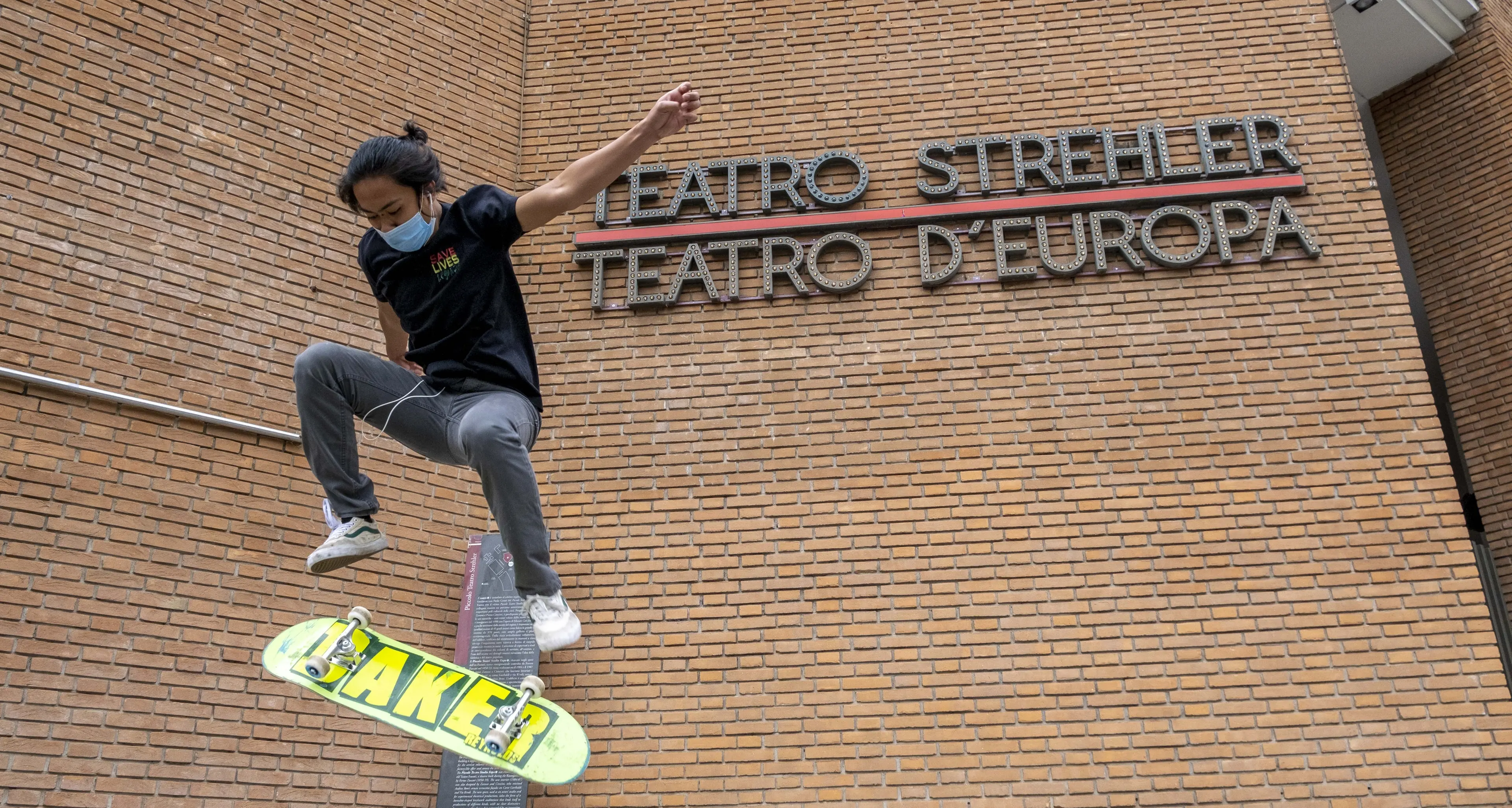 Teatro, il Piccolo si fa grande e sciopera