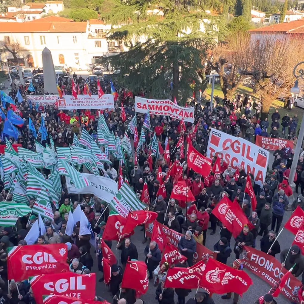 A Calenzano piazza piena contro l’ennesima strage