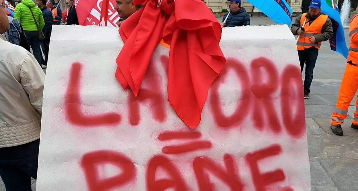 Liguria: tracollo del lavoro dipendente