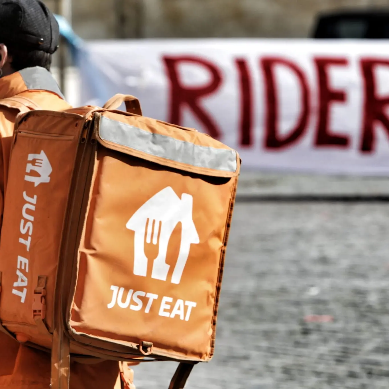 Just Eat, Filt Cgil: intesa che aumenta retribuzioni e migliora diritti dei rider