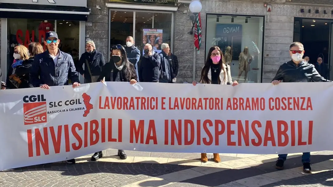 Protesta lavoratori Abramo