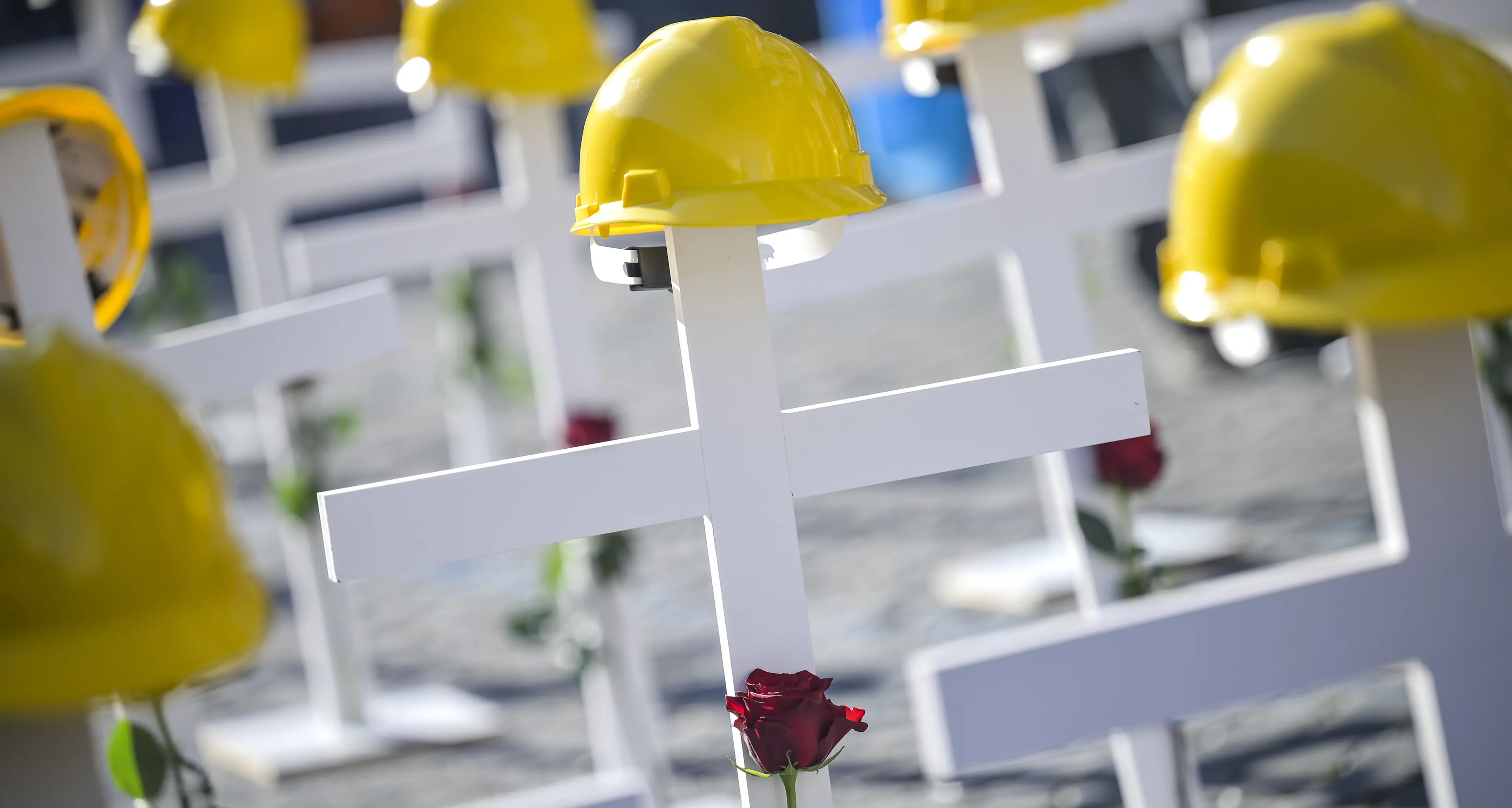 Como e Brescia: morti due operai travolti da una lastra