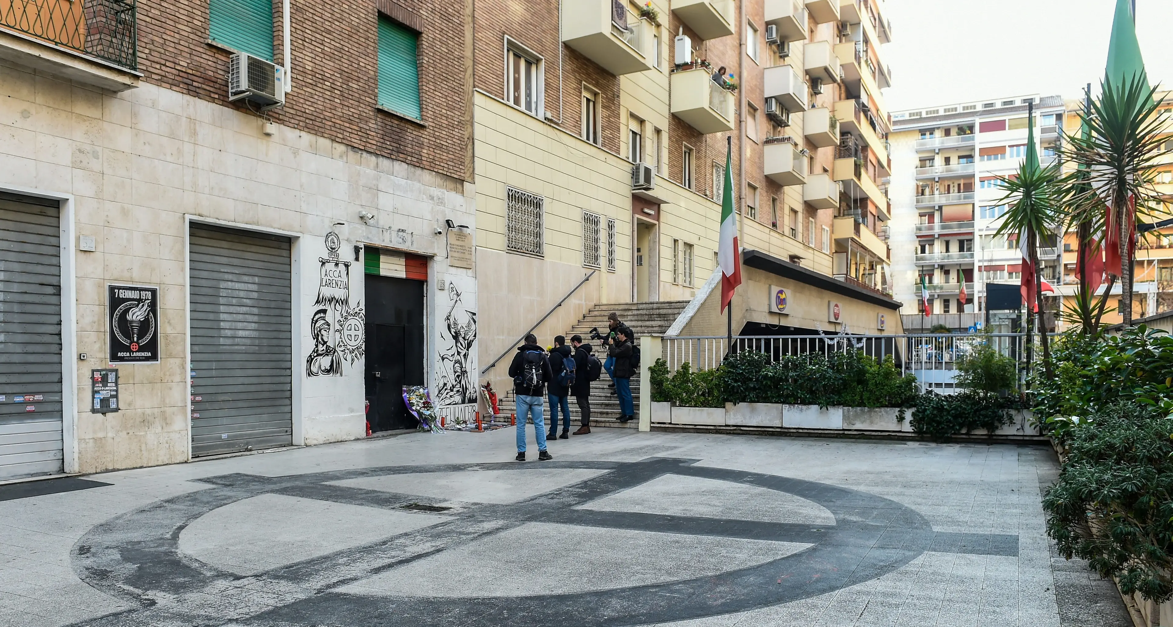 Acca Larenzia, grida “Viva la Resistenza” durante la commemorazione, identificato