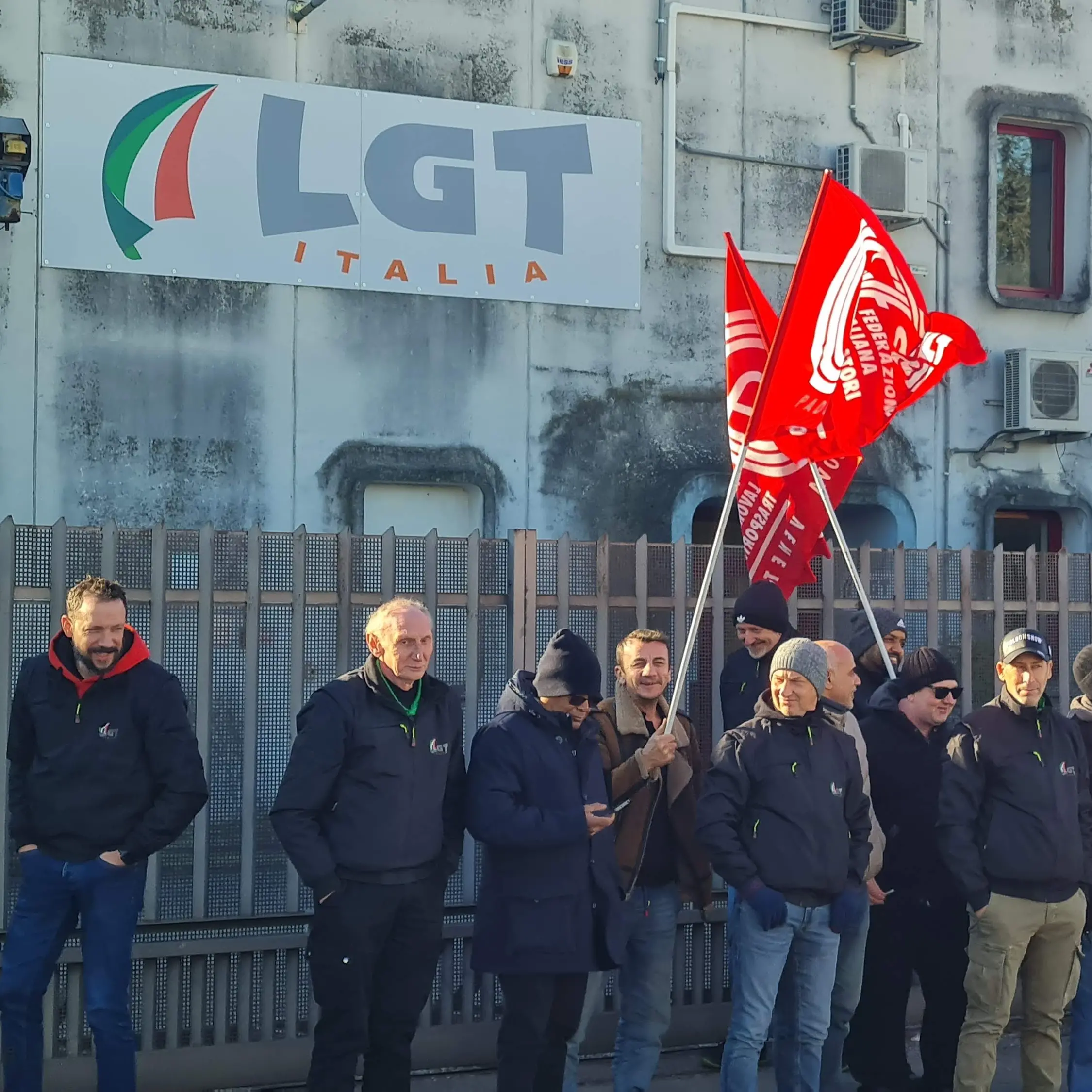 Vertenza LGT Italia, i lavoratori “padovani” trasferiti nella sede di Milano: si presentano ma il lavoro non c’è