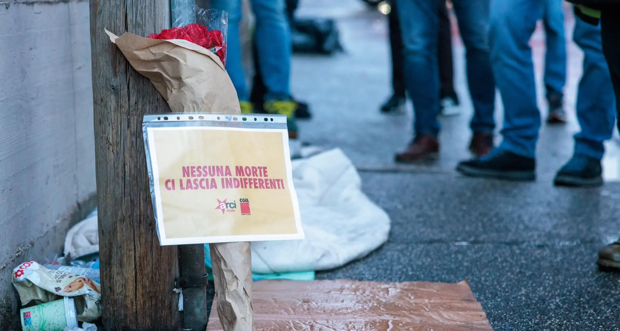 Roma, morto di freddo per un permesso di soggiorno