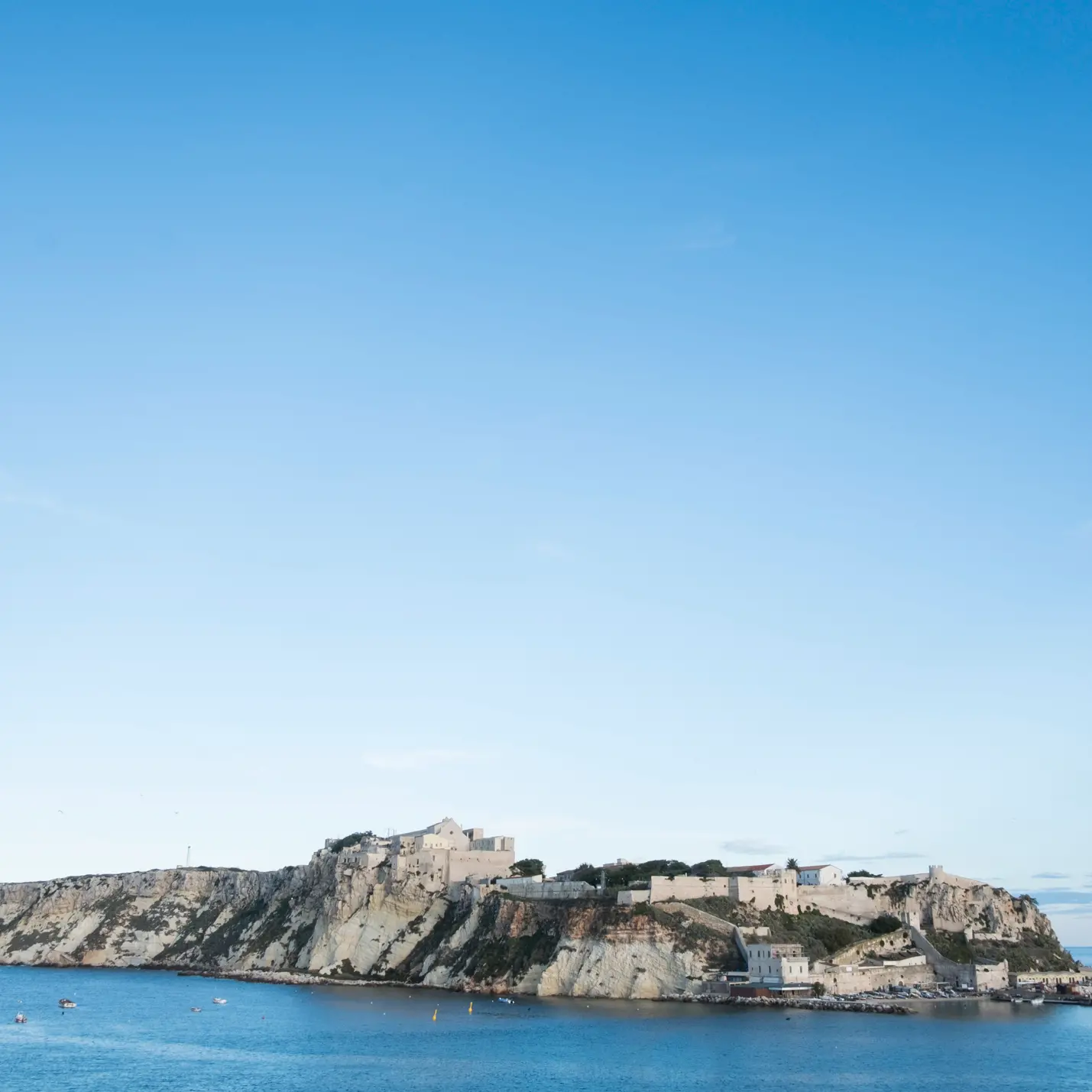 “L’isola degli arrusi”, gli omosessuali al confino