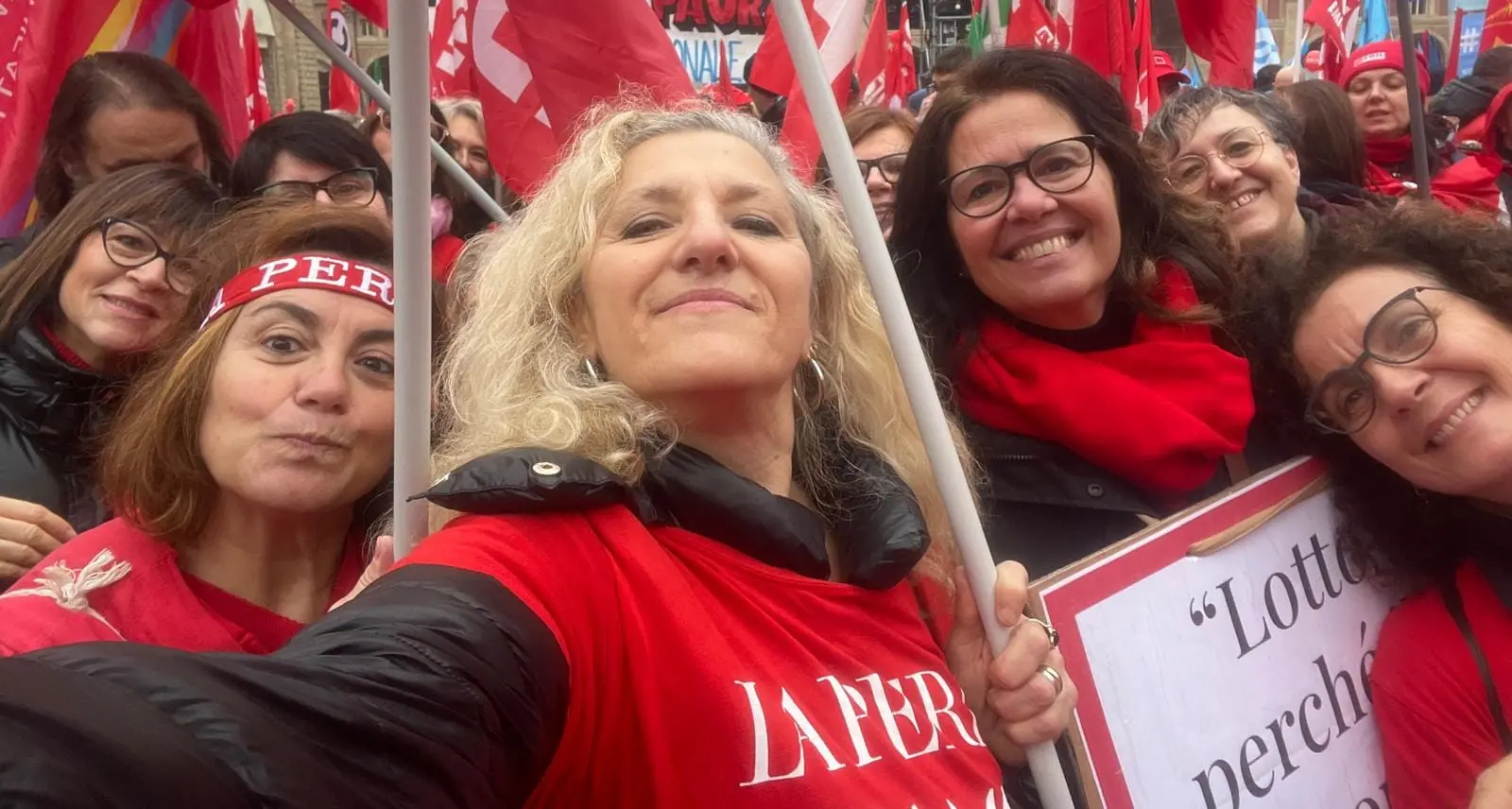 “No ammortizzatori....no party”: domattina, 6 febbraio, lavoratrici La Perla davanti all’azienda di Bologna
