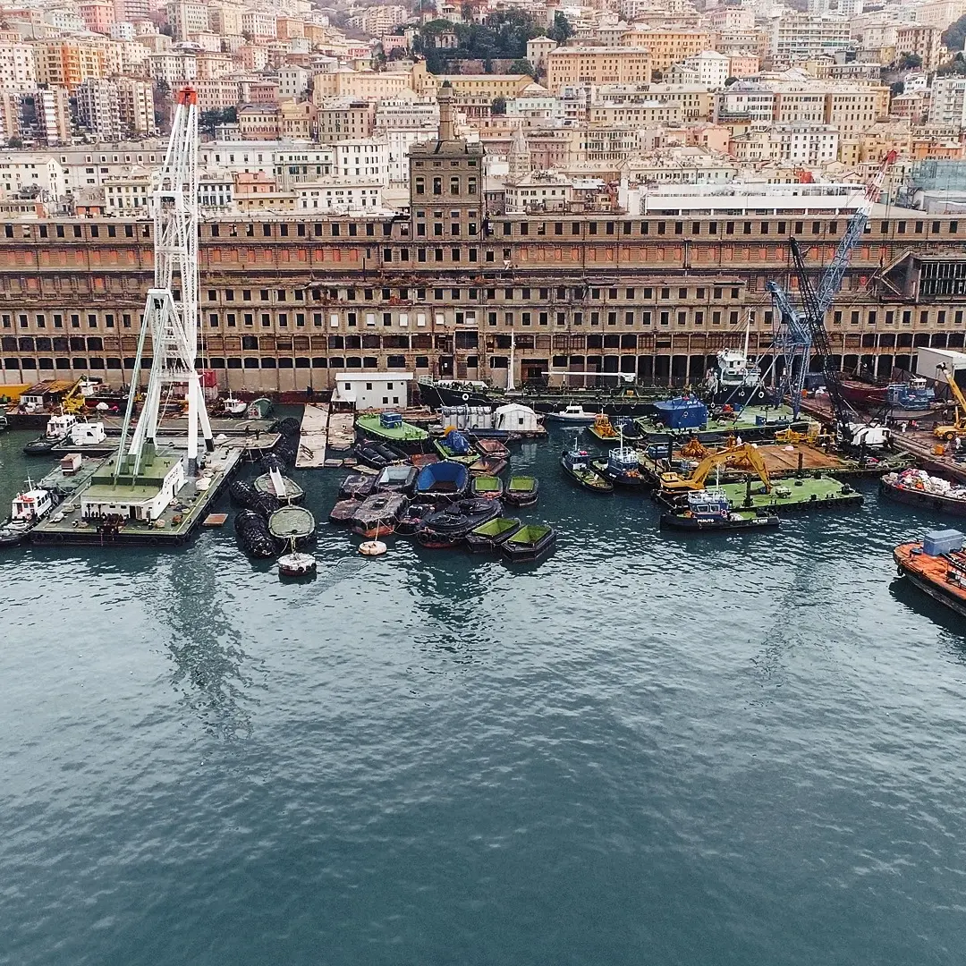 Muore operaio in appalto al porto di Genova. Sciopero unitario alle riparazioni navali