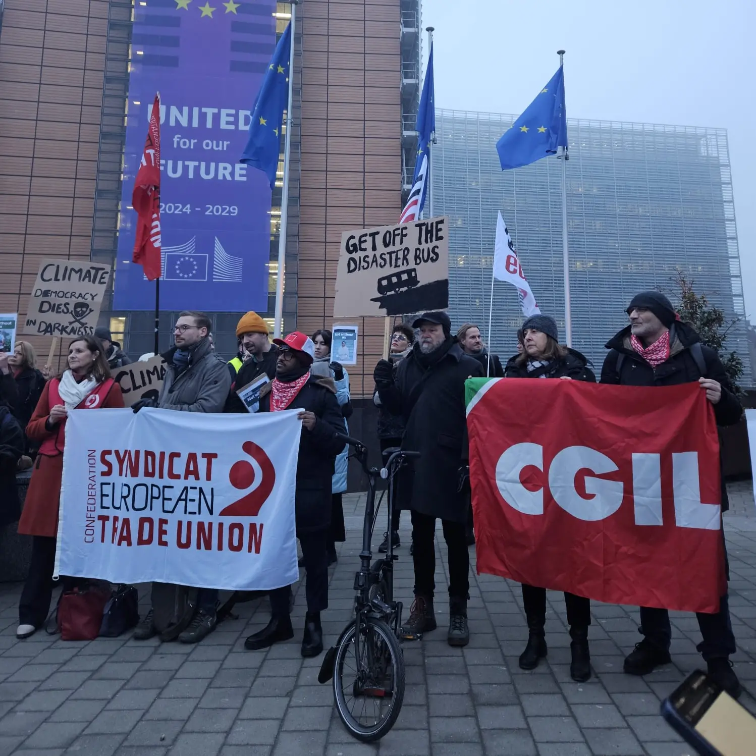 In piazza a Bruxelles: “No al Pacchetto Omnibus”