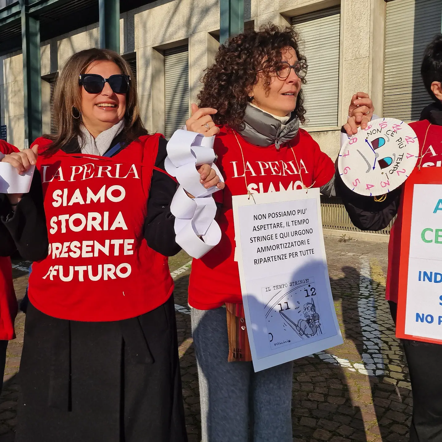 A Bologna sit-in La Perla per chiedere un futuro per 50 lavoratrici