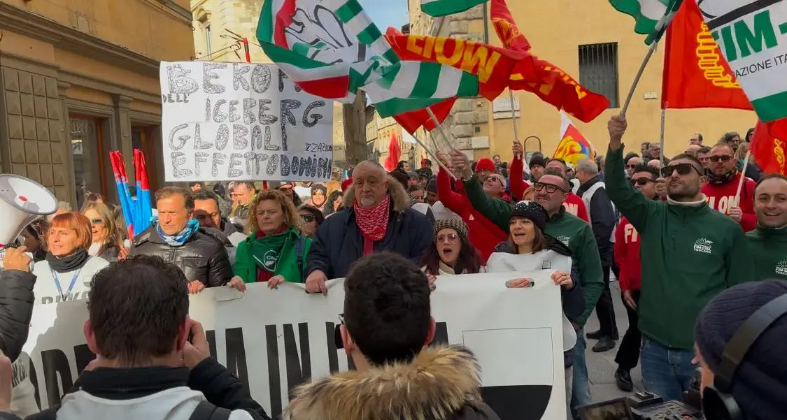 Beko in lotta, corteo a Siena: 299 motivi per resistere