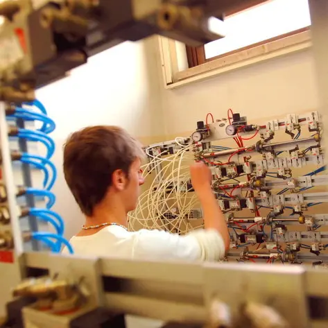 Nove alunni per classe: ancora un flop per la filiera tecnologico professionale