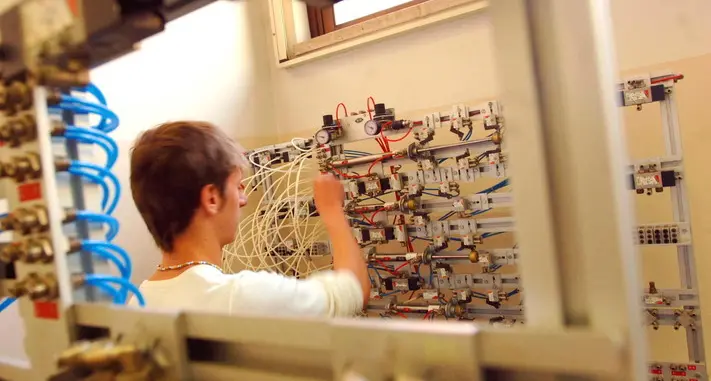 Nove alunni per classe: ancora un flop per la filiera tecnologico professionale