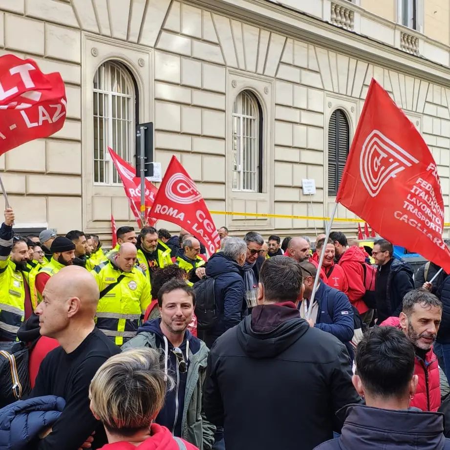 Gsa, i lavoratori chiedono maggiori tutele e salario