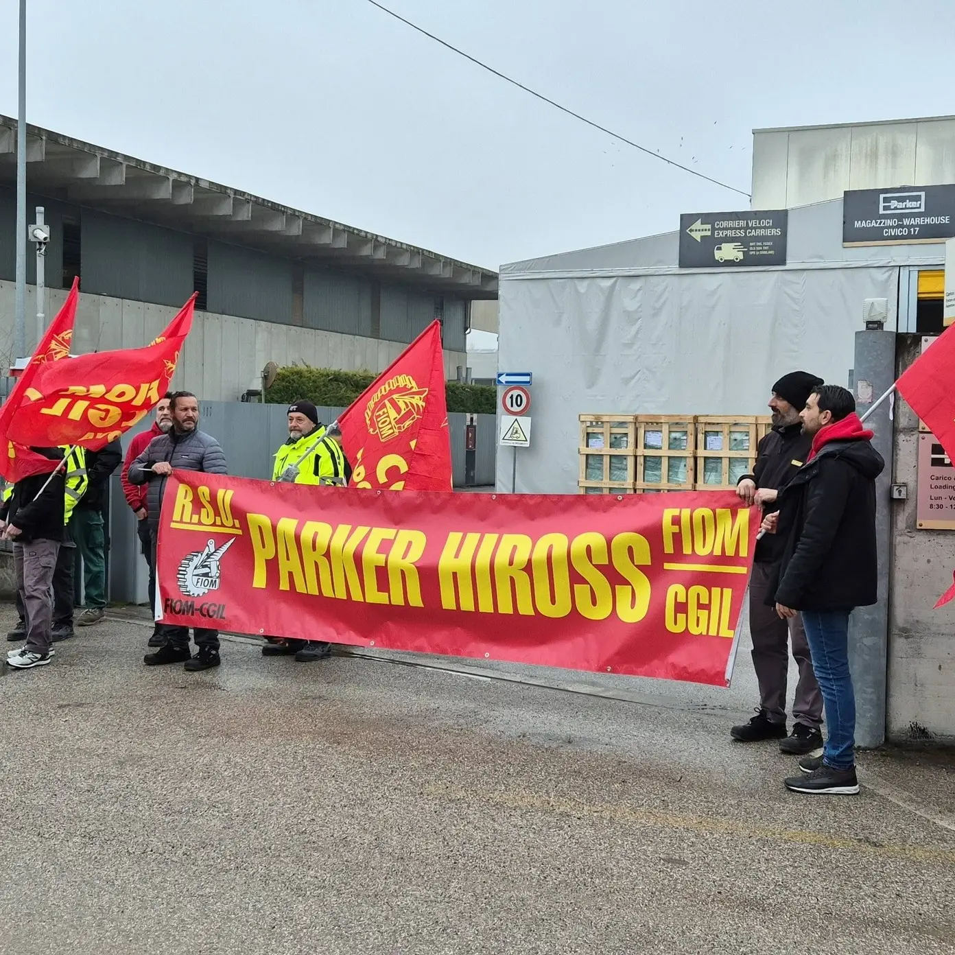 Nel Padovano sciopero dei lavoratori della Parker contro tre licenziamenti