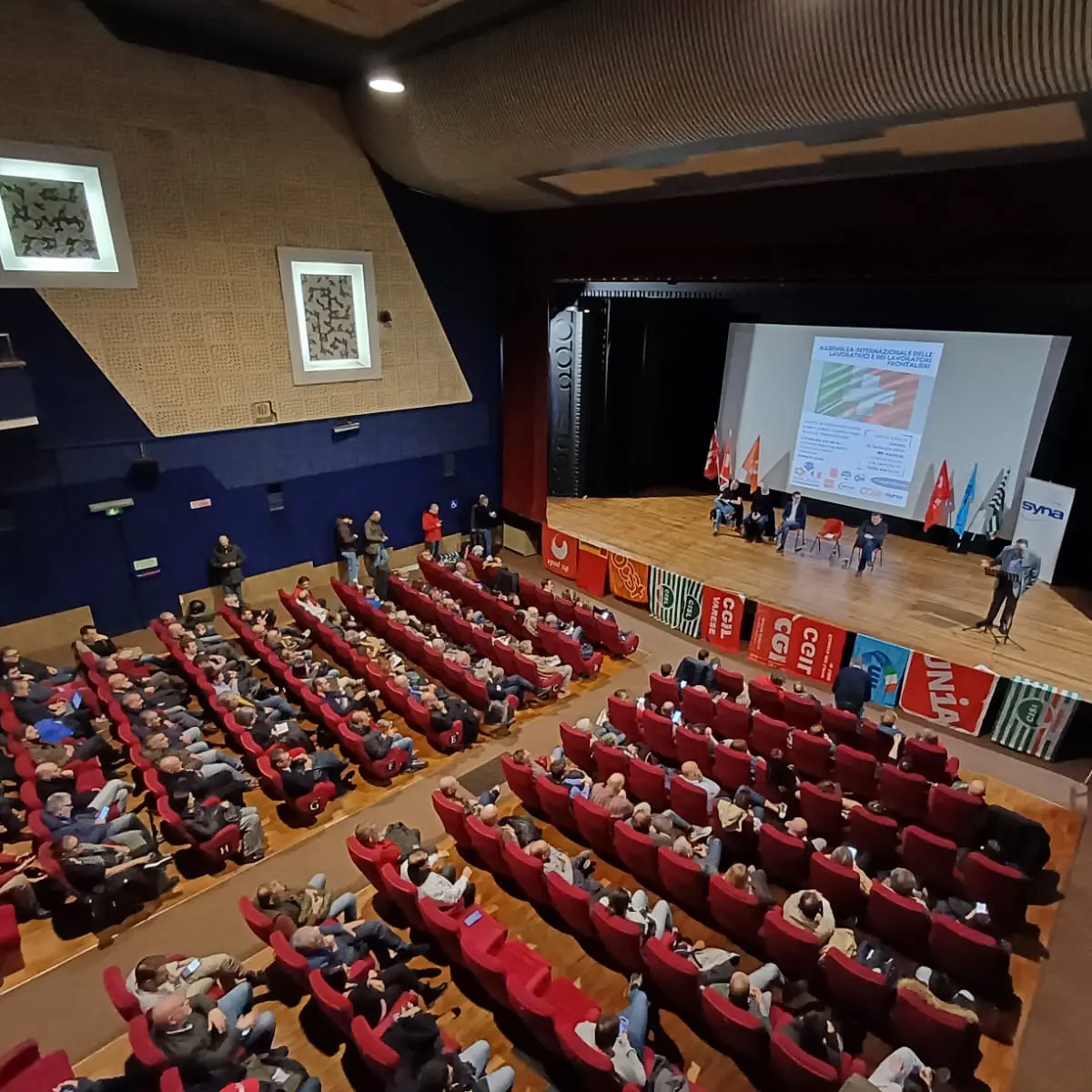 Varese, l’assemblea internazionale dei frontalieri chiede l’abolizione della tassa sulla salute e il rispetto degli accordi