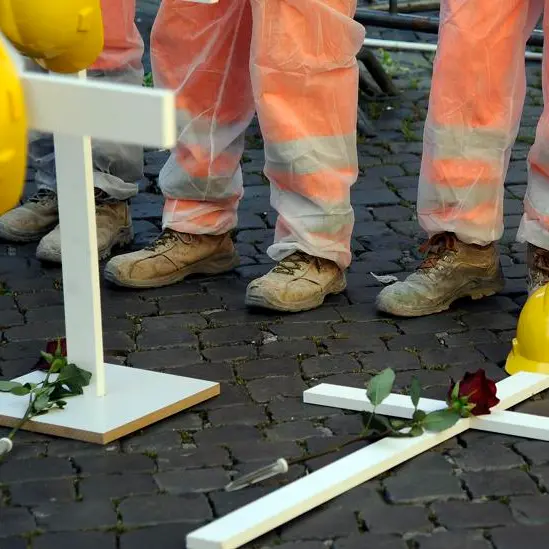 Schiacciato da una gru, morto operaio a Carrara