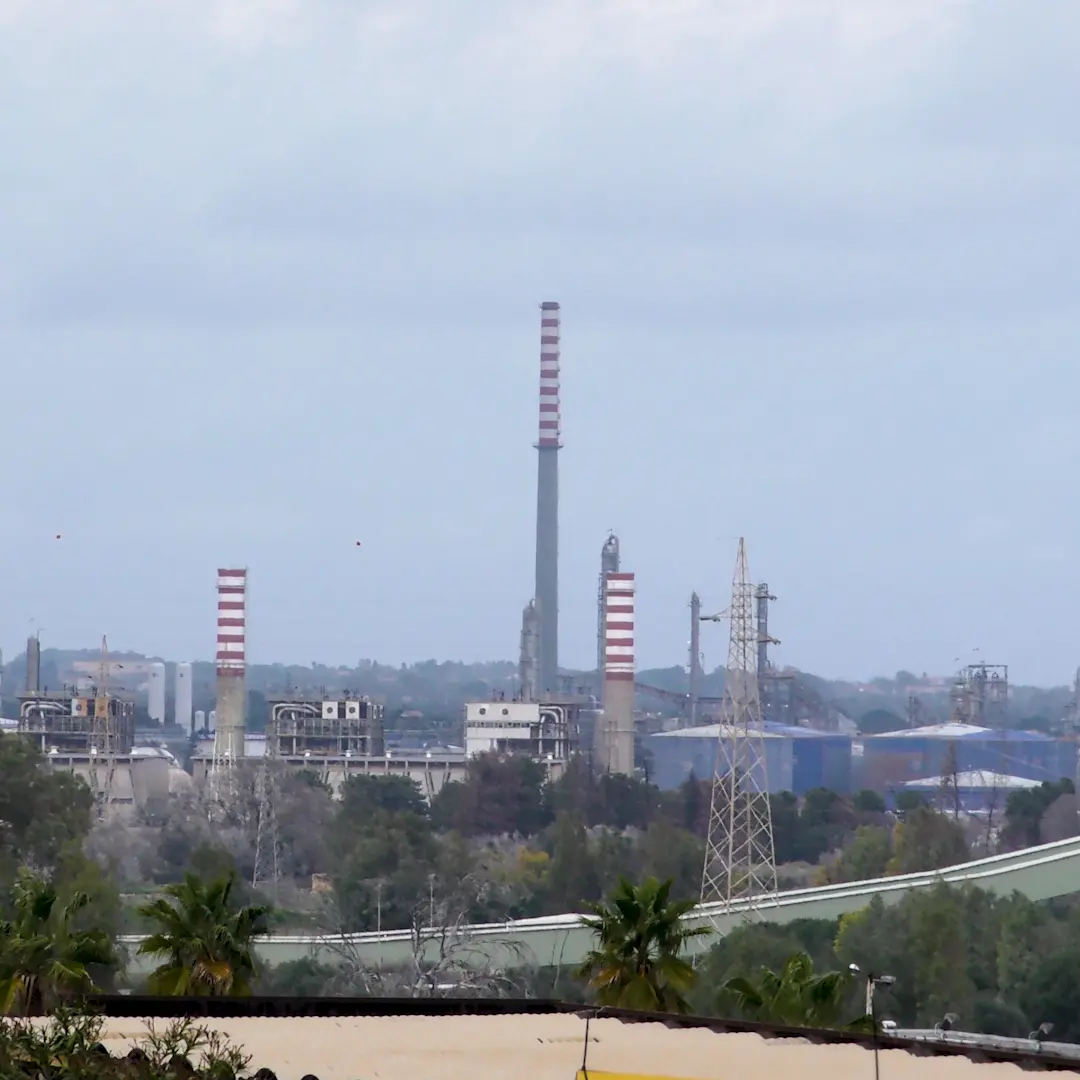 Sicilia senza chimica: il lavoro evapora, la crisi resta