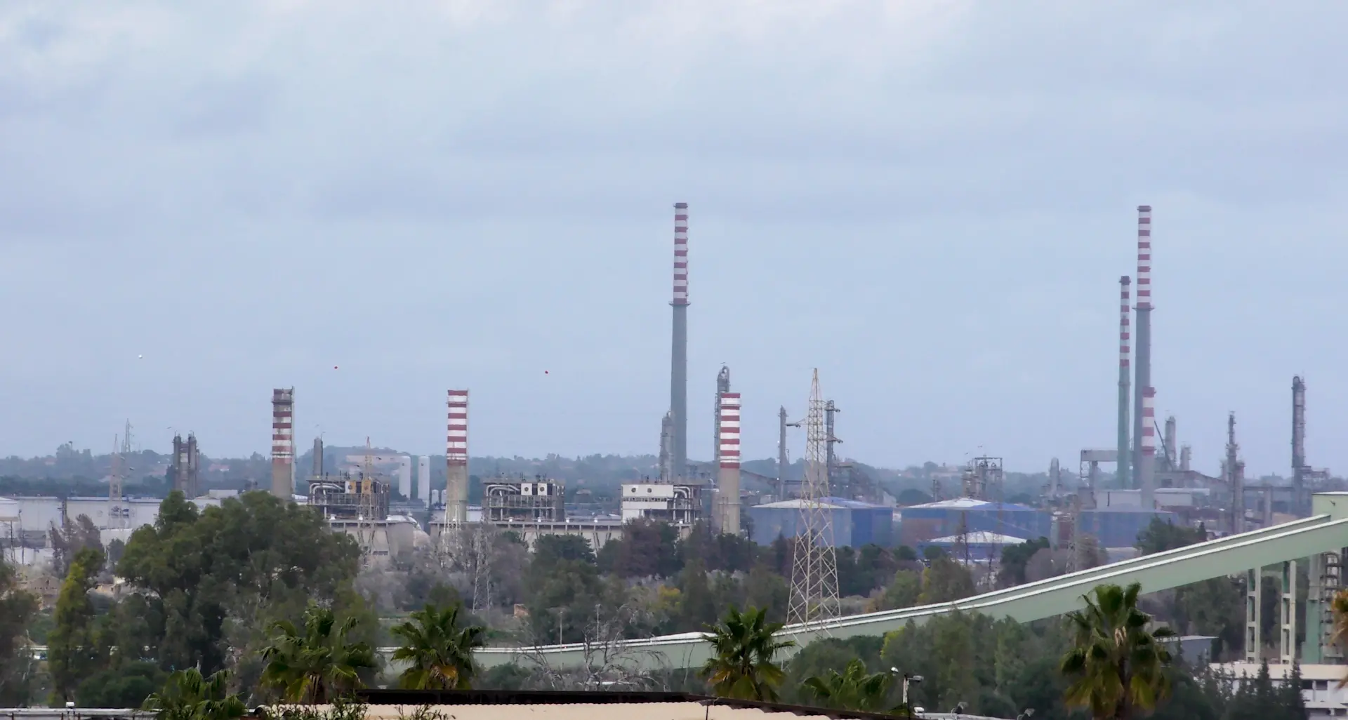 Sicilia senza chimica: il lavoro evapora, la crisi resta