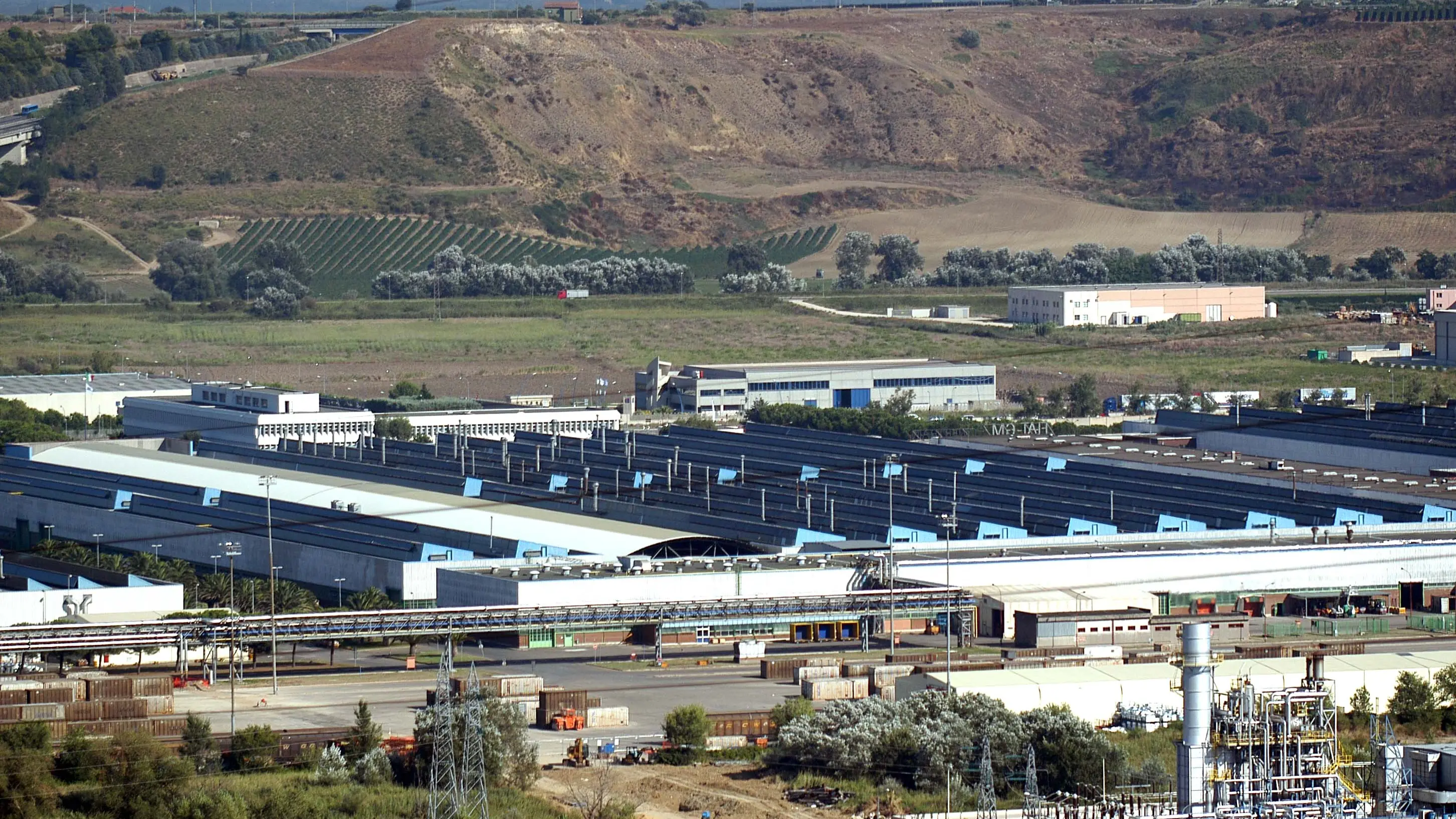 <p>Gli stabilimenti Stellantis a Termoli in Molise</p>\\n