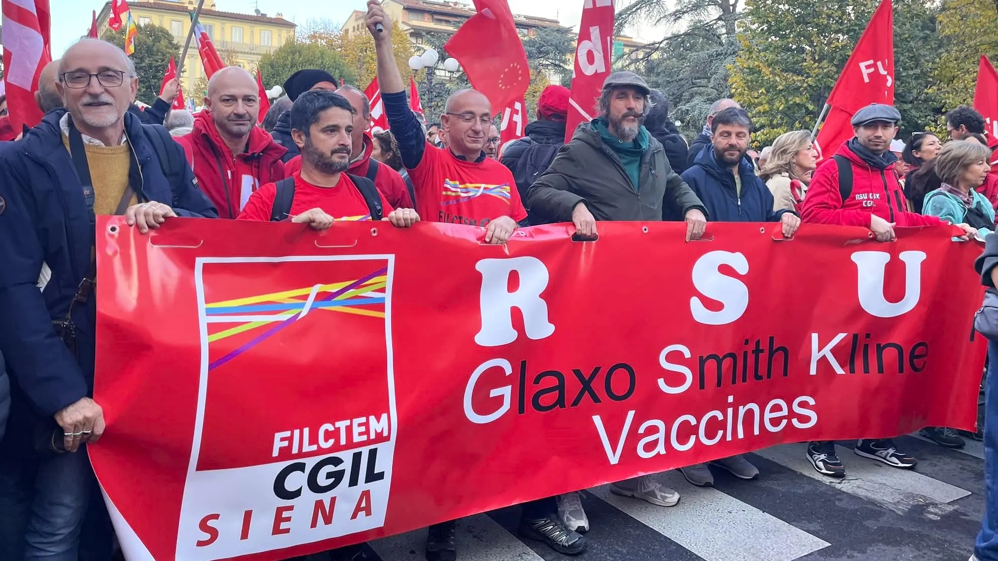 Siena, GSK: solo 91 uscite volontarie su 270, il sindacato teme pressioni sui lavoratori