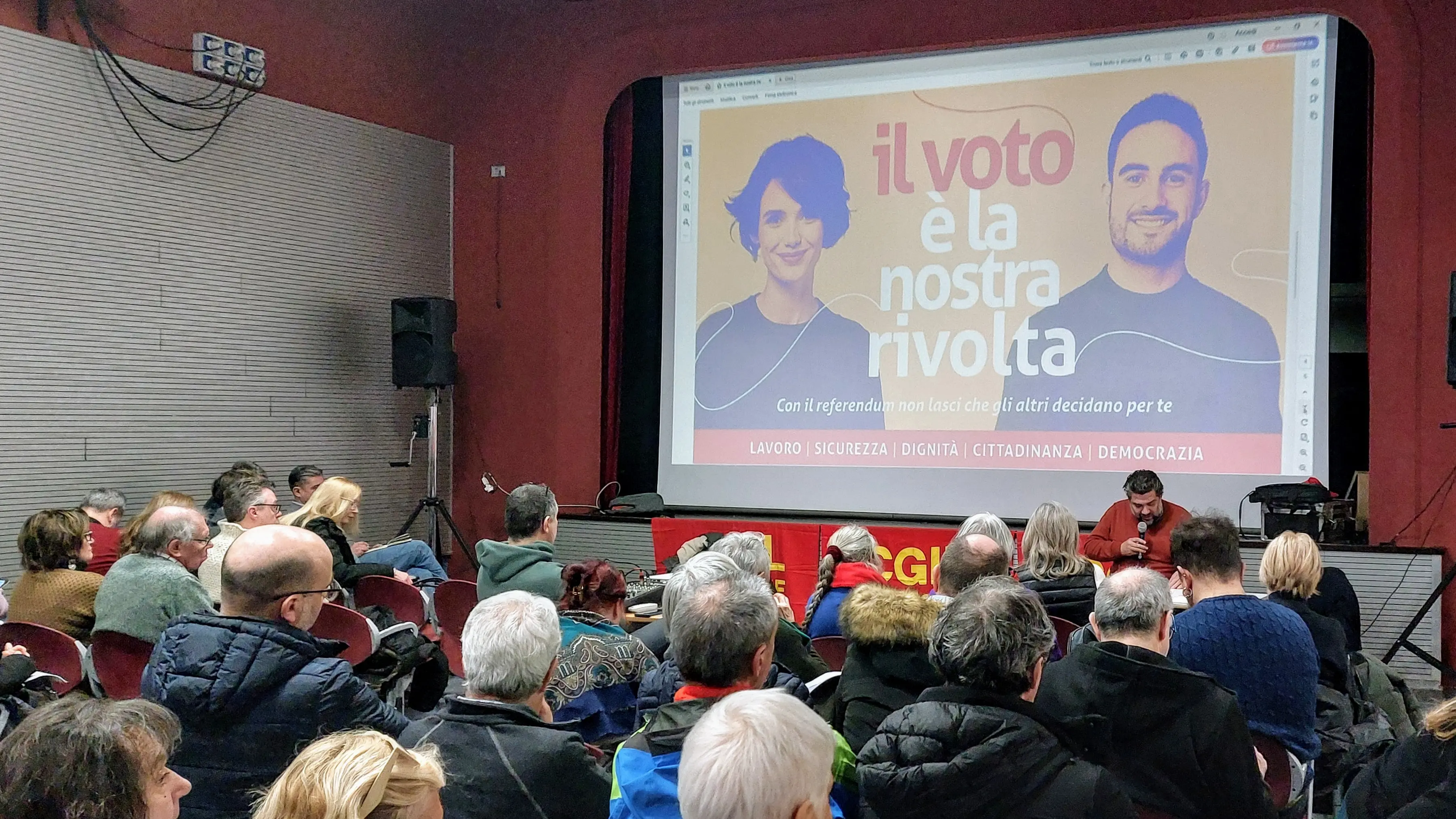 <p>Massimo Marega, segretario della Cgil di Trieste, durante la sua relazione di apertura dell&#39;assemblea</p>\\n