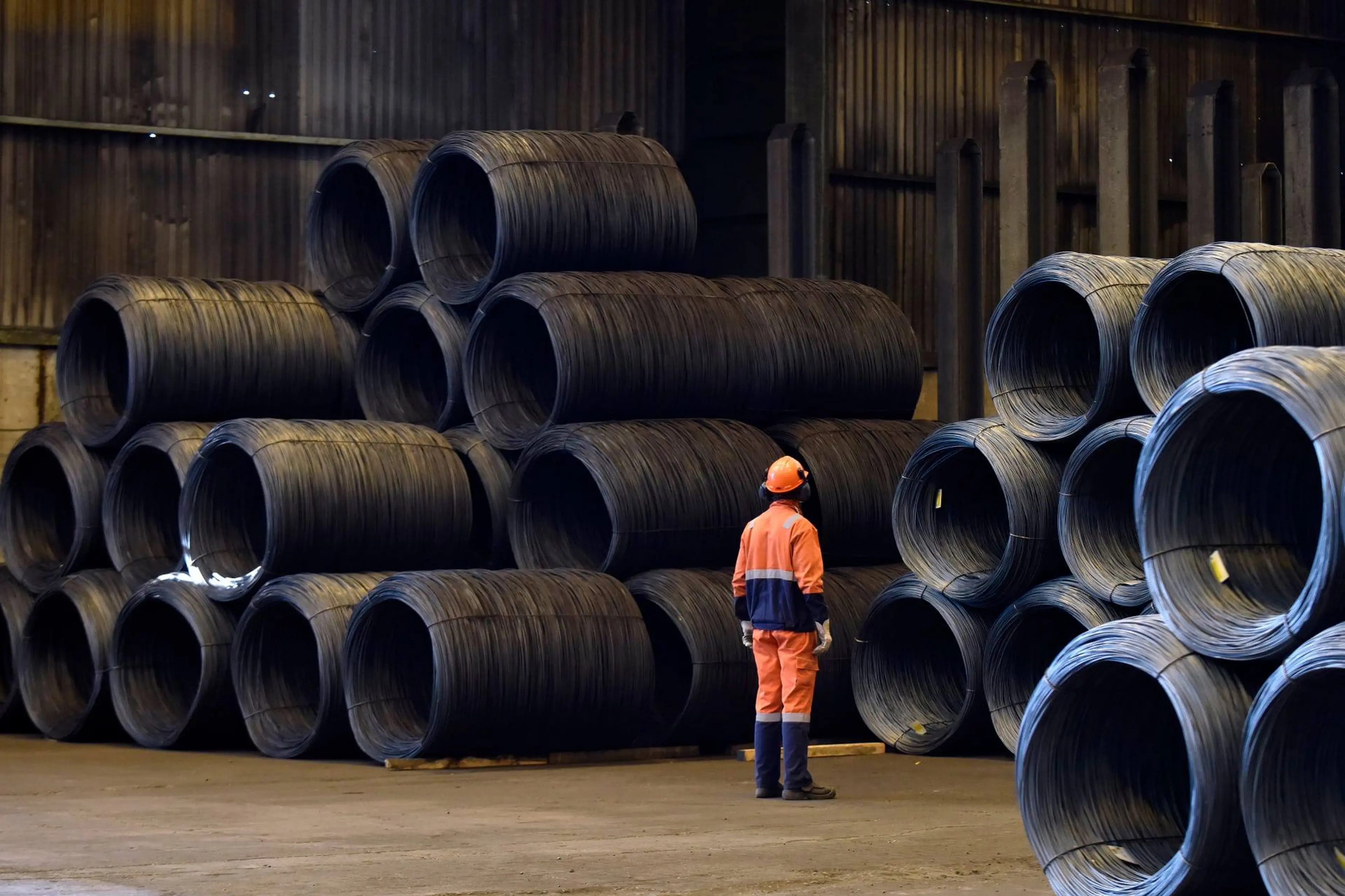 Ex Ilva, slitta la cessione. Sindacati: subito incontro