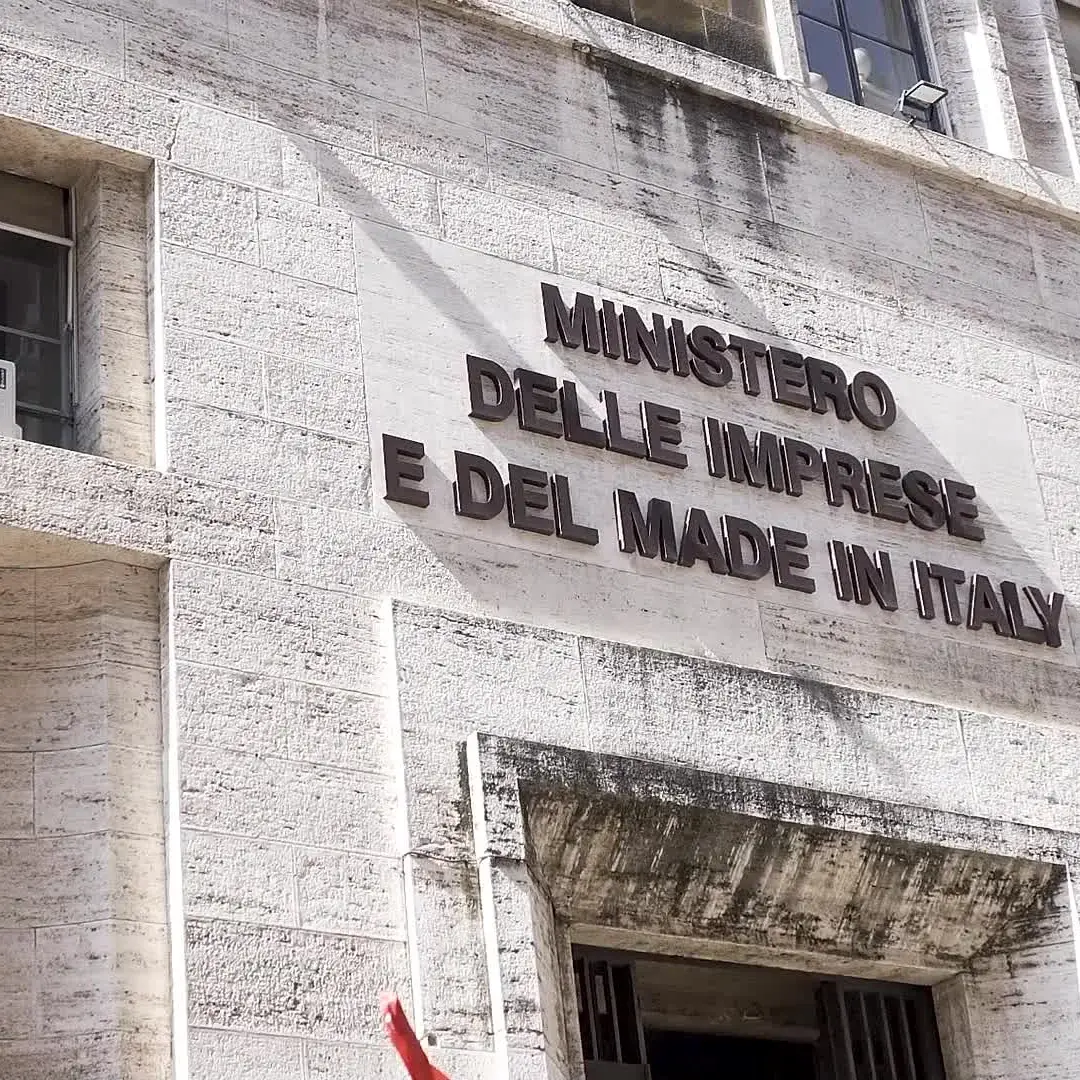 Lavoro nero nella moda, i sindacati esclusi dal tavolo Mimit