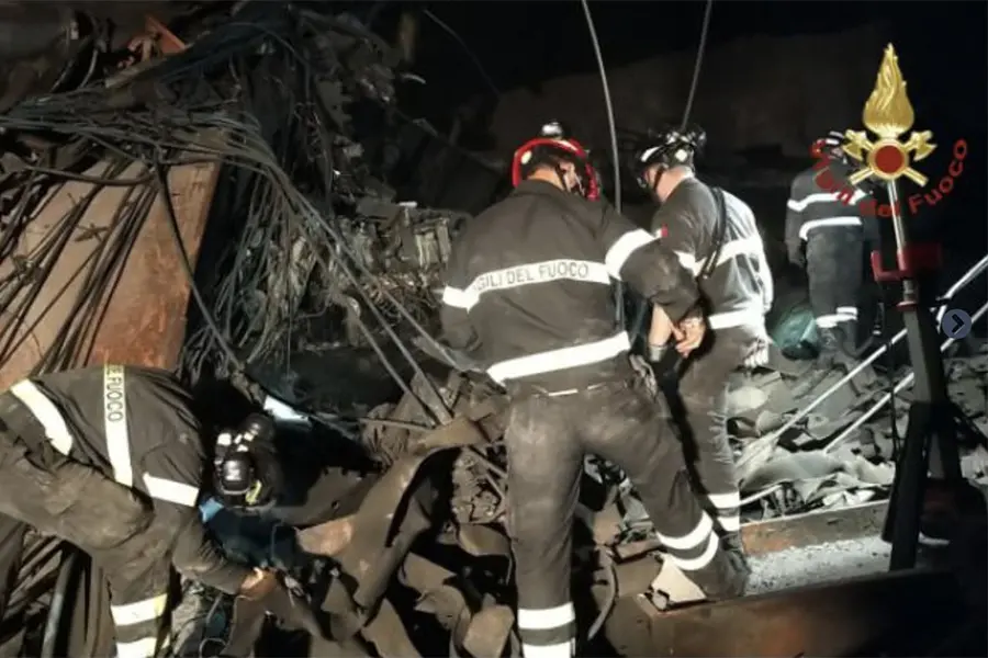 ESPLOSIONE DELLA CENTRALE IDROELETTRICA DI SUVIANA: CONTINUANO LE OPERAZIONI DI SOCCORSO DEI VIGILI DEL FUOCO